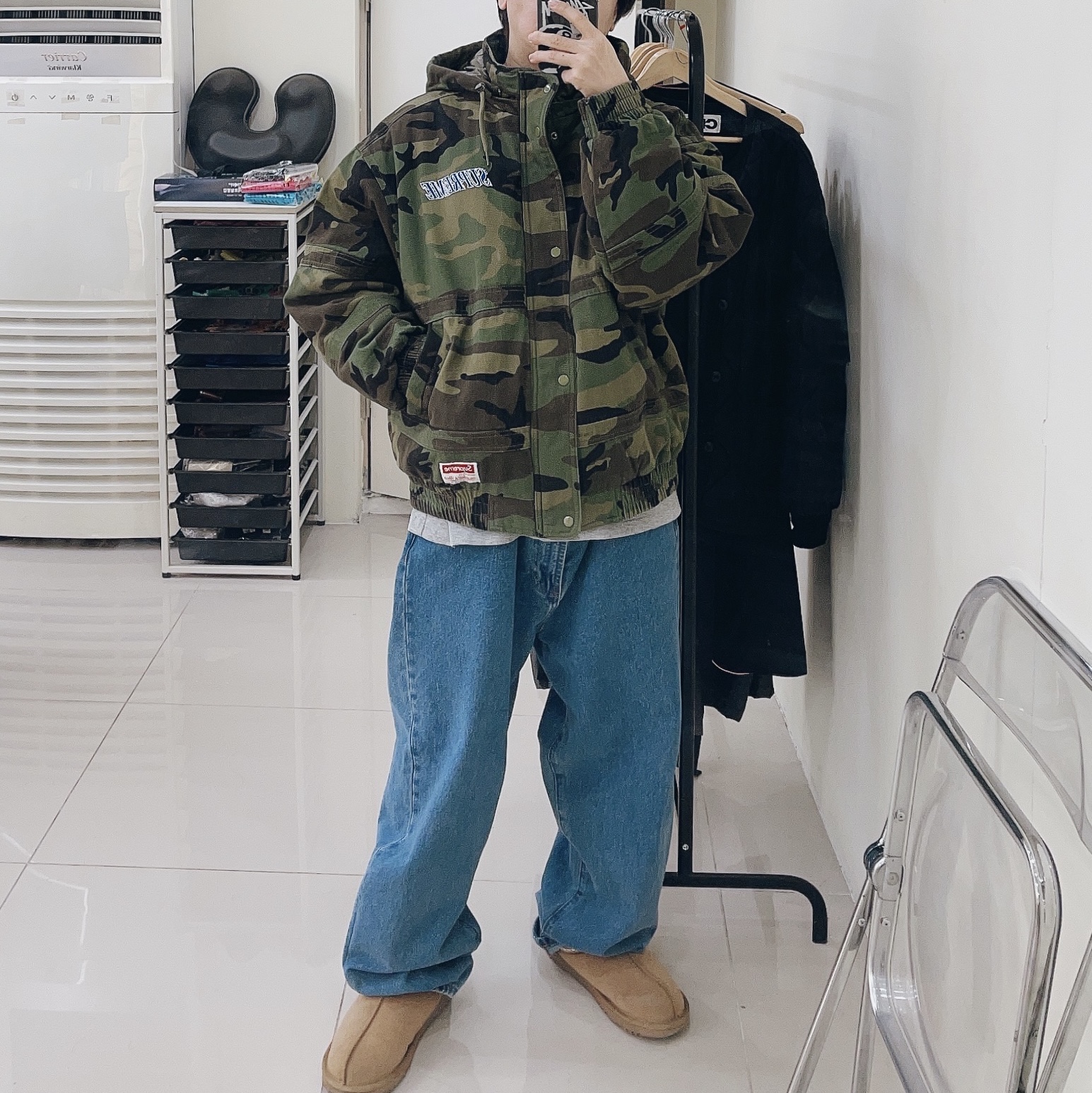 Supreme Mitchell & Ness Twill Stadium Jacket Woodland Camo - 24FW, Supreme x Coogi Baggy Jean Blue - 23SS 착용 스타일 - 1