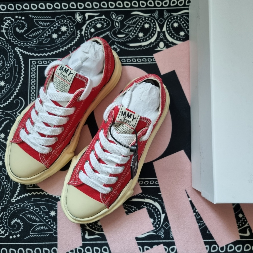 Maison Mihara Yasuhiro Peterson VL OG Sole Canvas Low-top Sneakers Red 착용 스타일