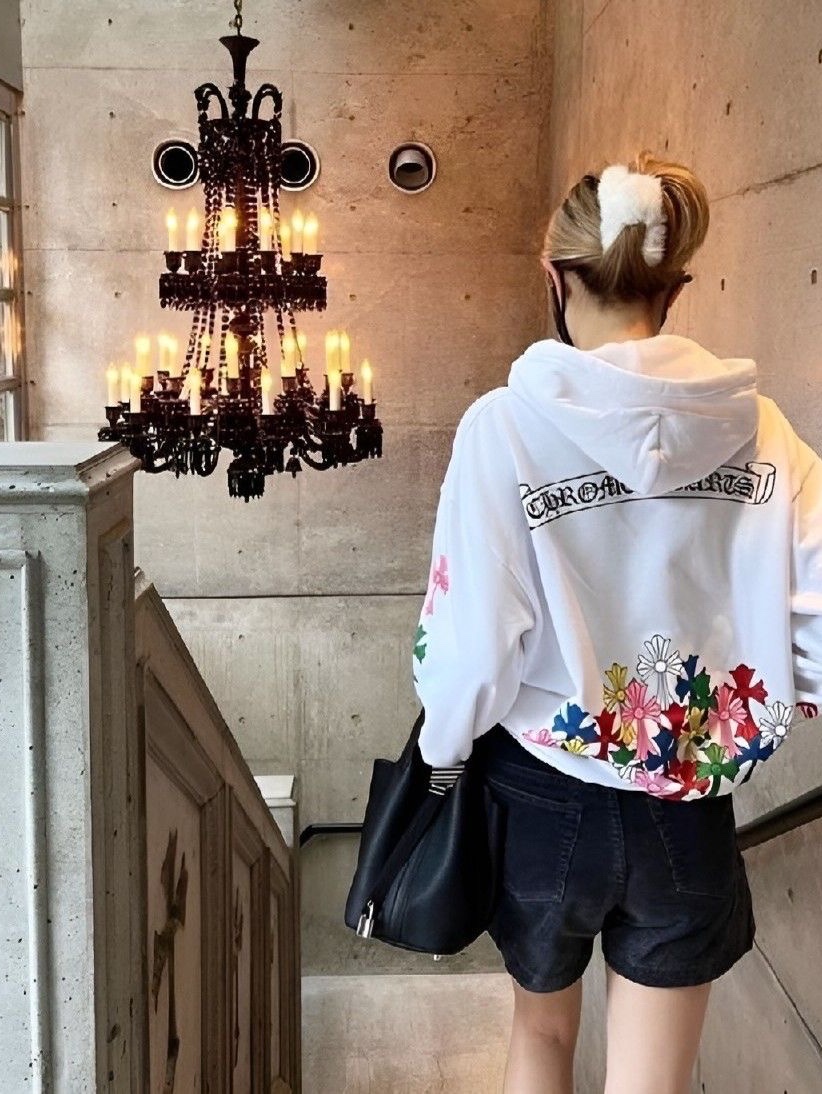 Chrome Hearts Horseshoe Floral Hoodie Black, Chrome Hearts Purple Glitter Hoodie White 착용 스타일 - 3