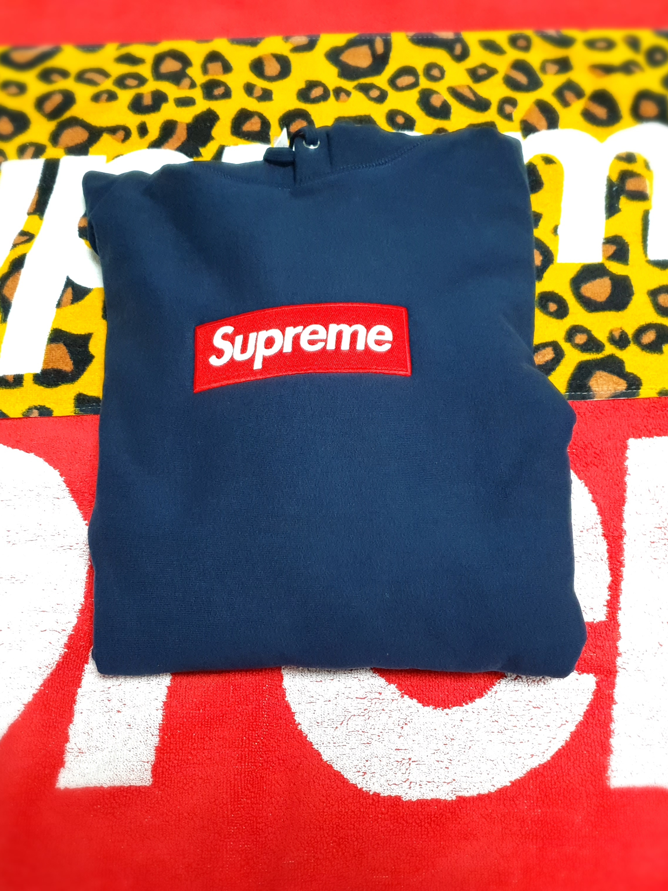 Supreme Box Logo Hooded Sweatshirt Navy - 24FW, Supreme Box Logo Crewneck Blue - 22FW 착용 스타일 - 2