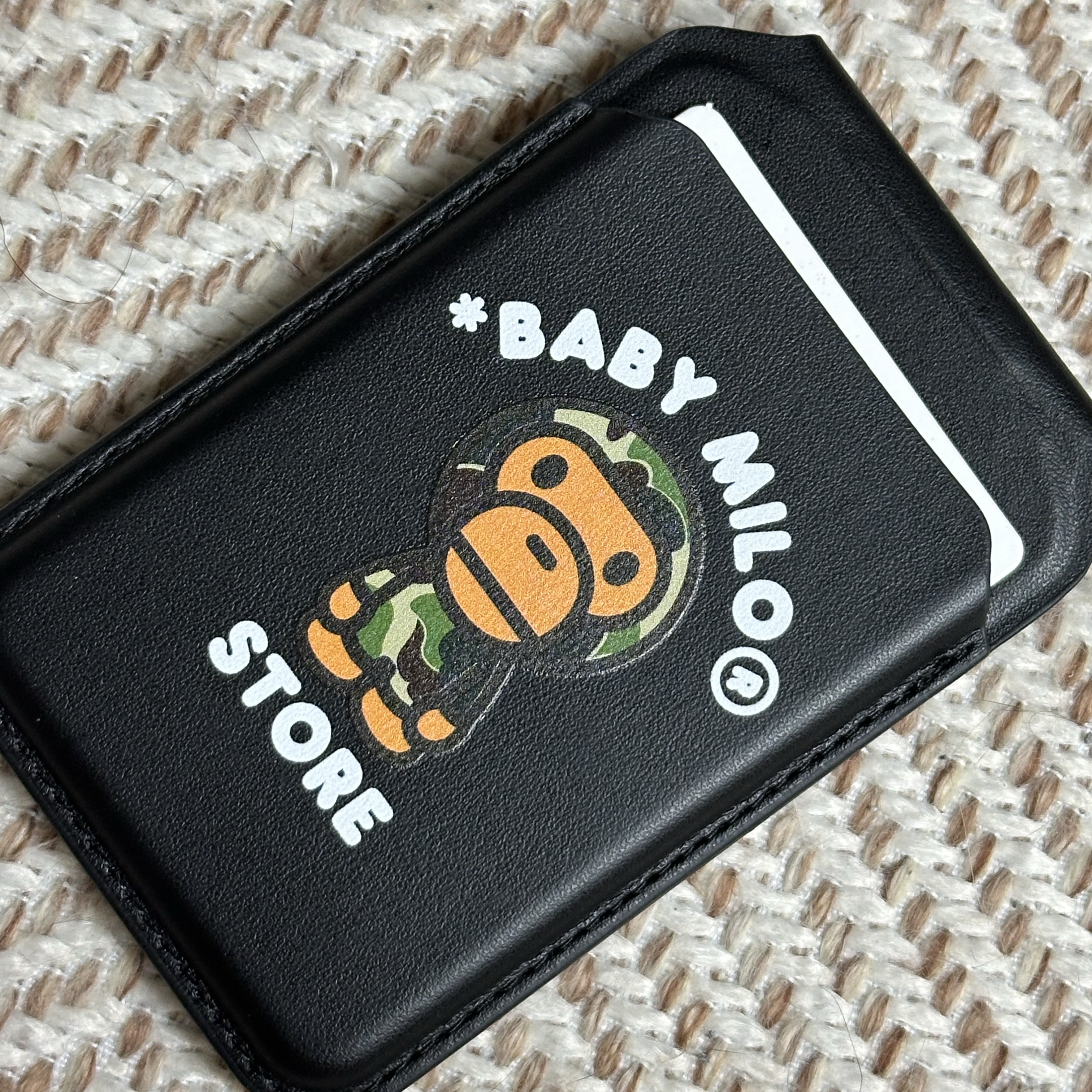BAPE Baby Milo MagSafe Card Holder Black 착용 스타일