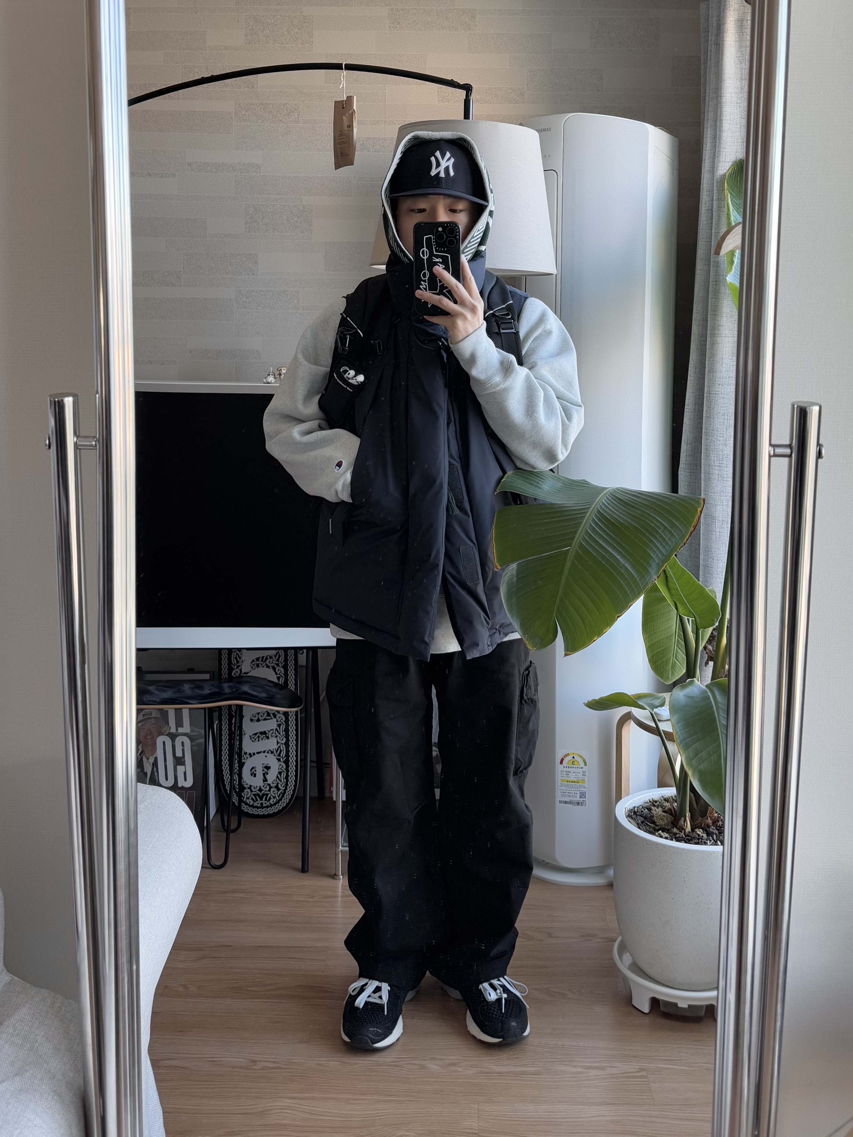 Asics x Ennoy Gel-Nimbus 9 Black Sheet Rock 착용 스타일 - 1