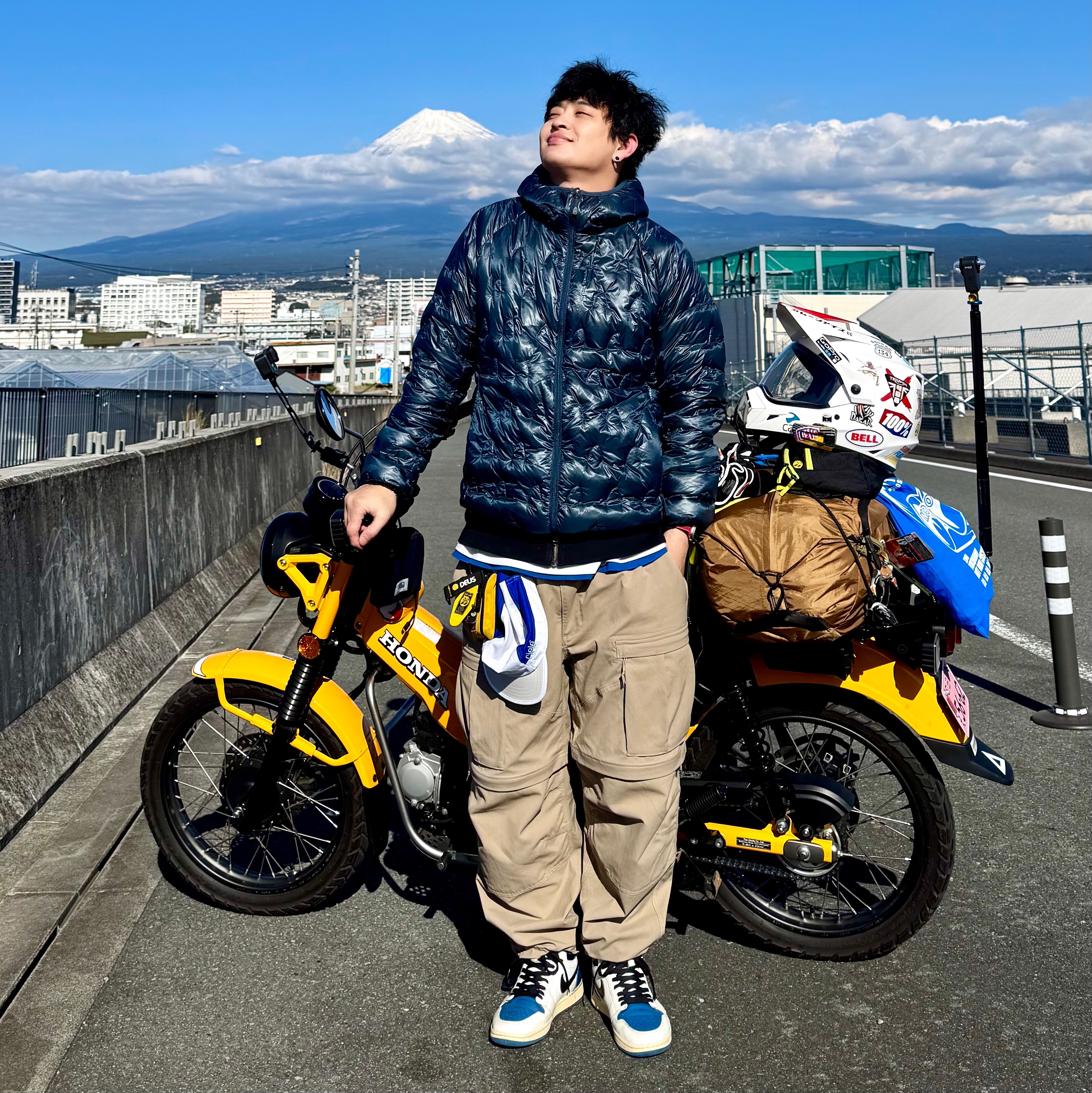 Nike ACG Smith Summit Cargo Pants Khaki Iron Ore - Asia, Jordan 1 x Travis Scott x Fragment Retro High OG SP Military Blue 착용 스타일