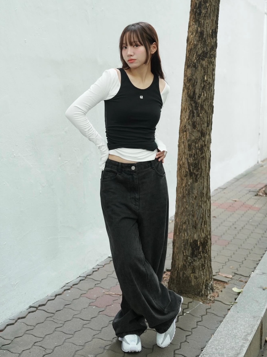 (W) Nike Shox R4 White and Metallic Platinum 착용 스타일