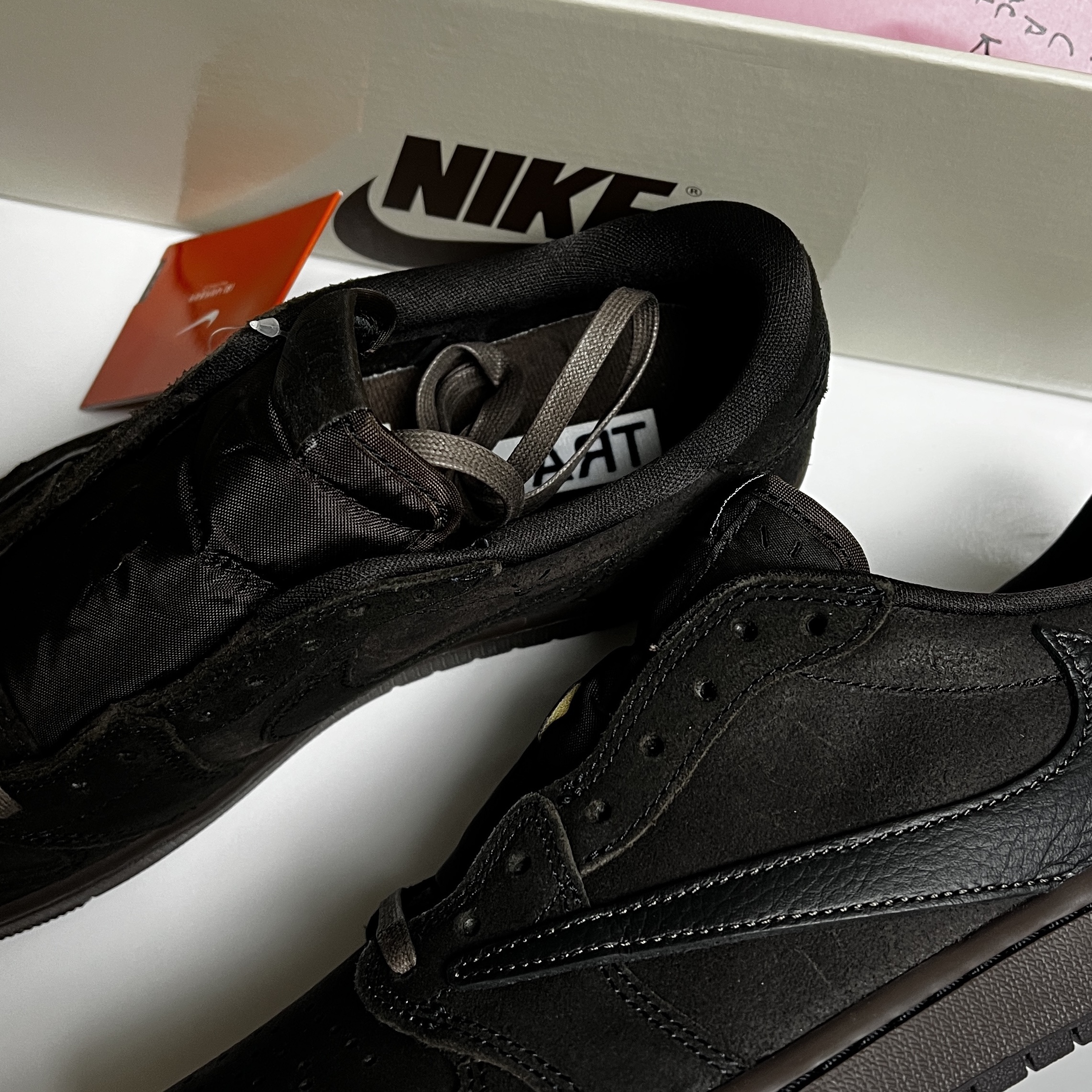 Jordan 1 x Travis Scott Retro Low OG SP Velvet Brown and Dark Mocha 착용 스타일 - 3