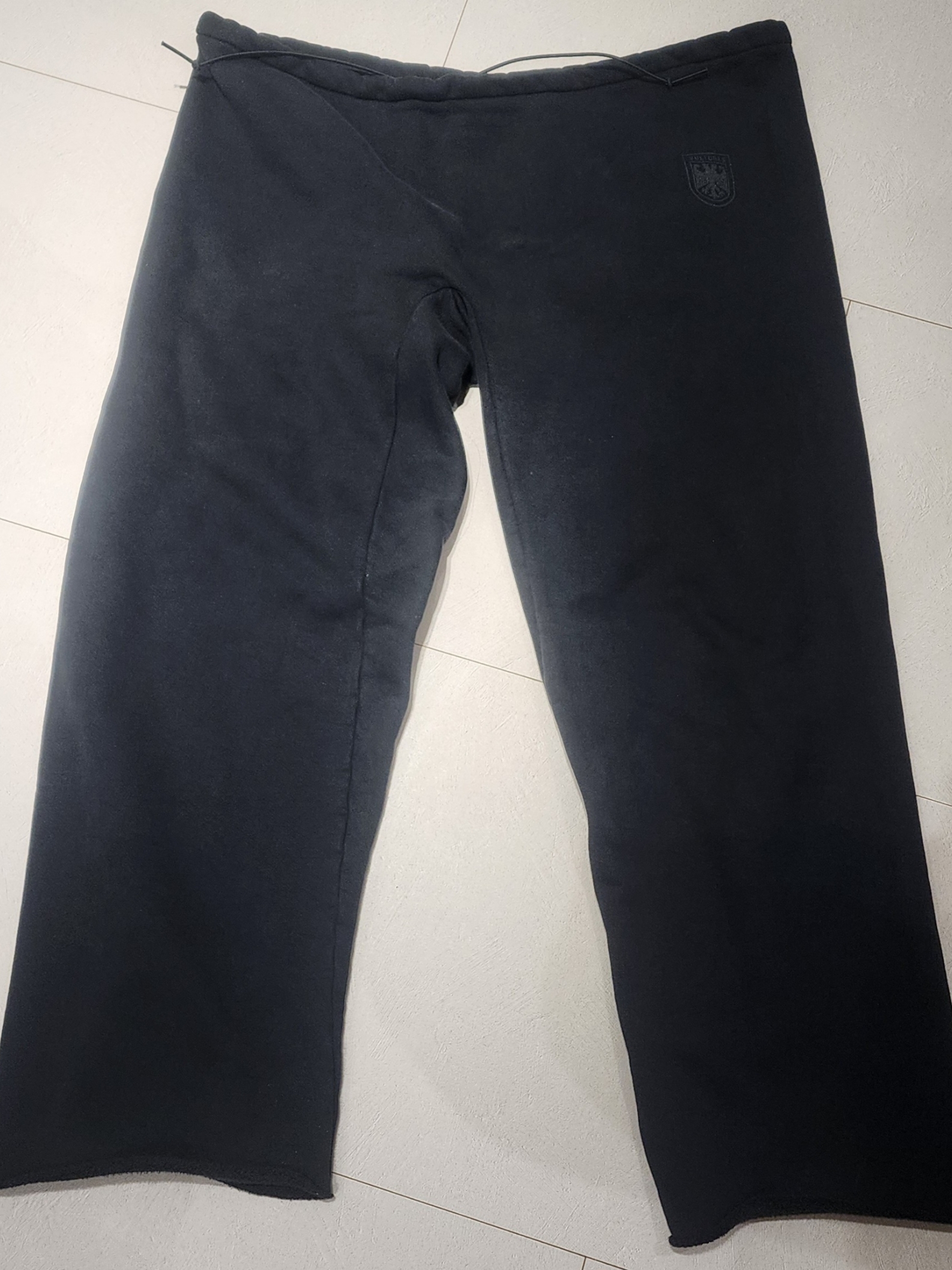 Yeezy Vultures Pants Black 착용 스타일
