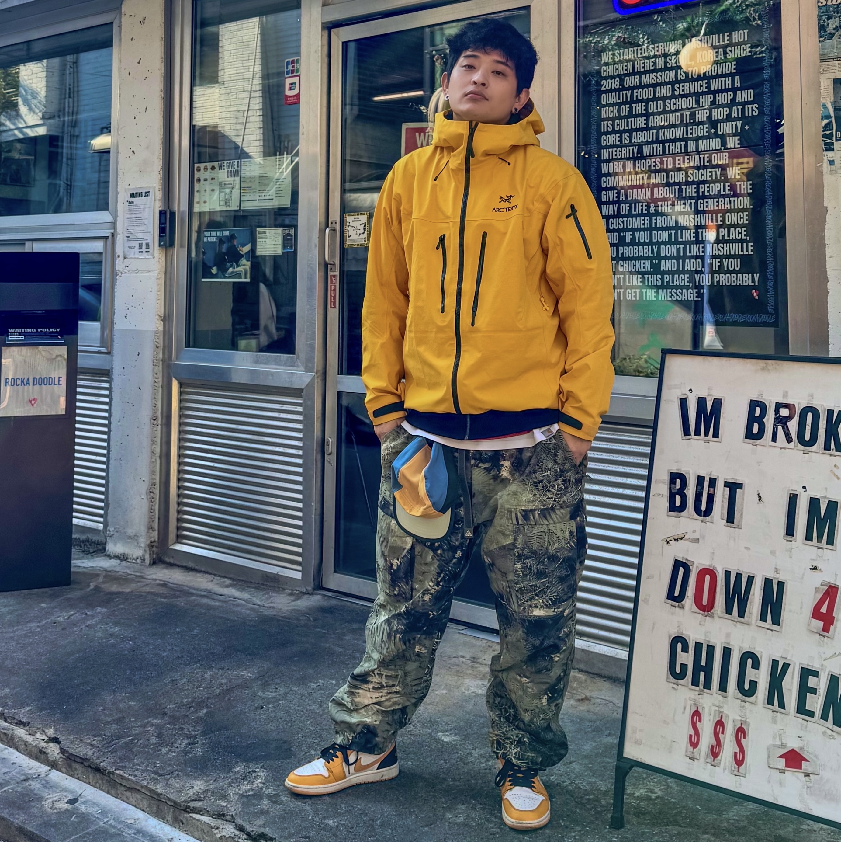 Jordan 1 Low Taxi, Nike ACG Smith Summit Allover Print Cargo Pants Oil Green - Asia 착용 스타일