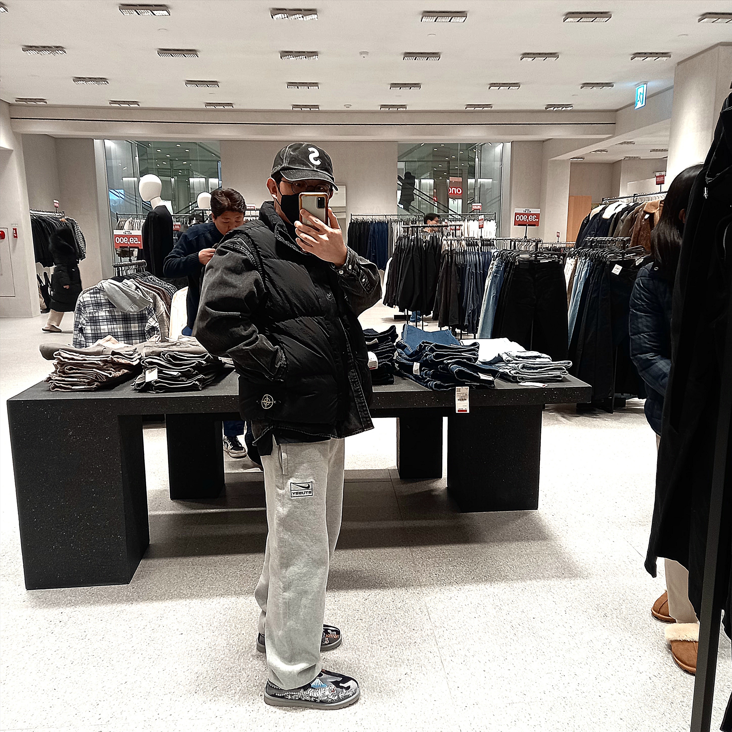 Supreme Pigment S Logo 6-Panel Black - 24FW, Stone Island G0419 Nylon Metal in Econyl Down Zip Vest with Anti Drop Black - 24FW 착용 스타일 - 2