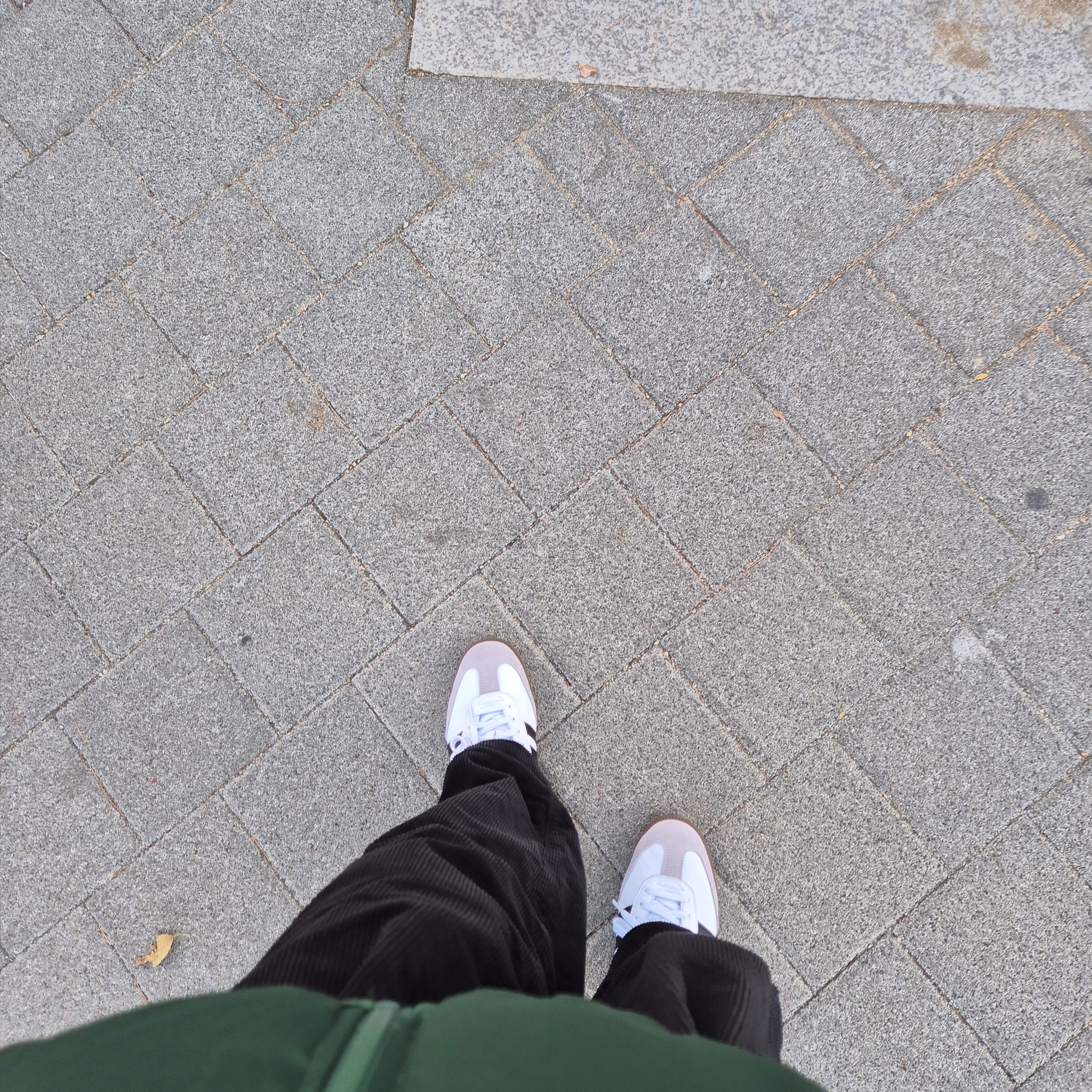 Adidas Samba OG Cloud White 착용 스타일
