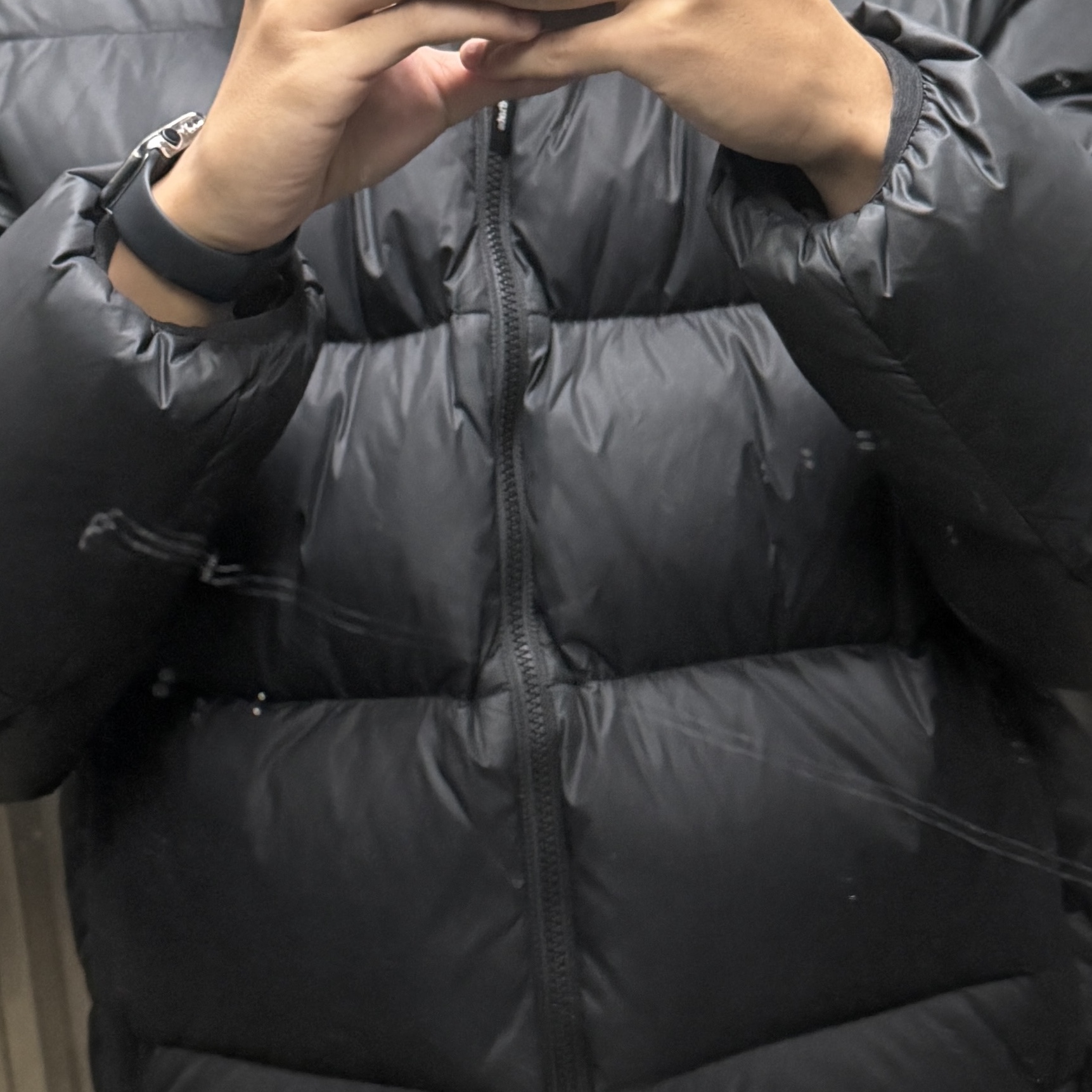 Apple Watch SE 2024 40mm Midnight Aluminium Case with Sport Band S/M Midnight (Korean Ver.), Thisisneverthat Pertex T Down Jacket Black 착용 스타일