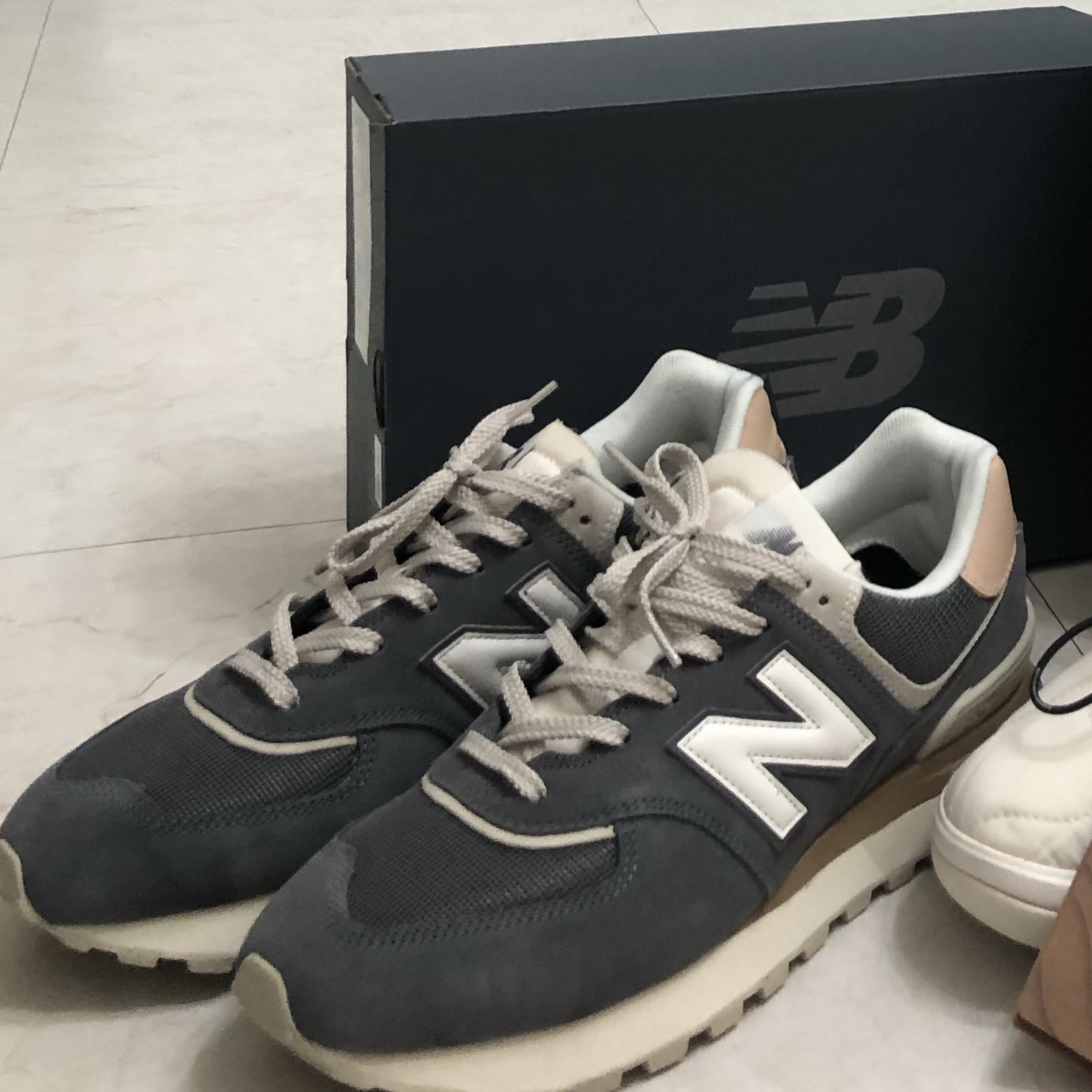 New Balance 574 Legacy Apollo Grey 착용 스타일 - 1