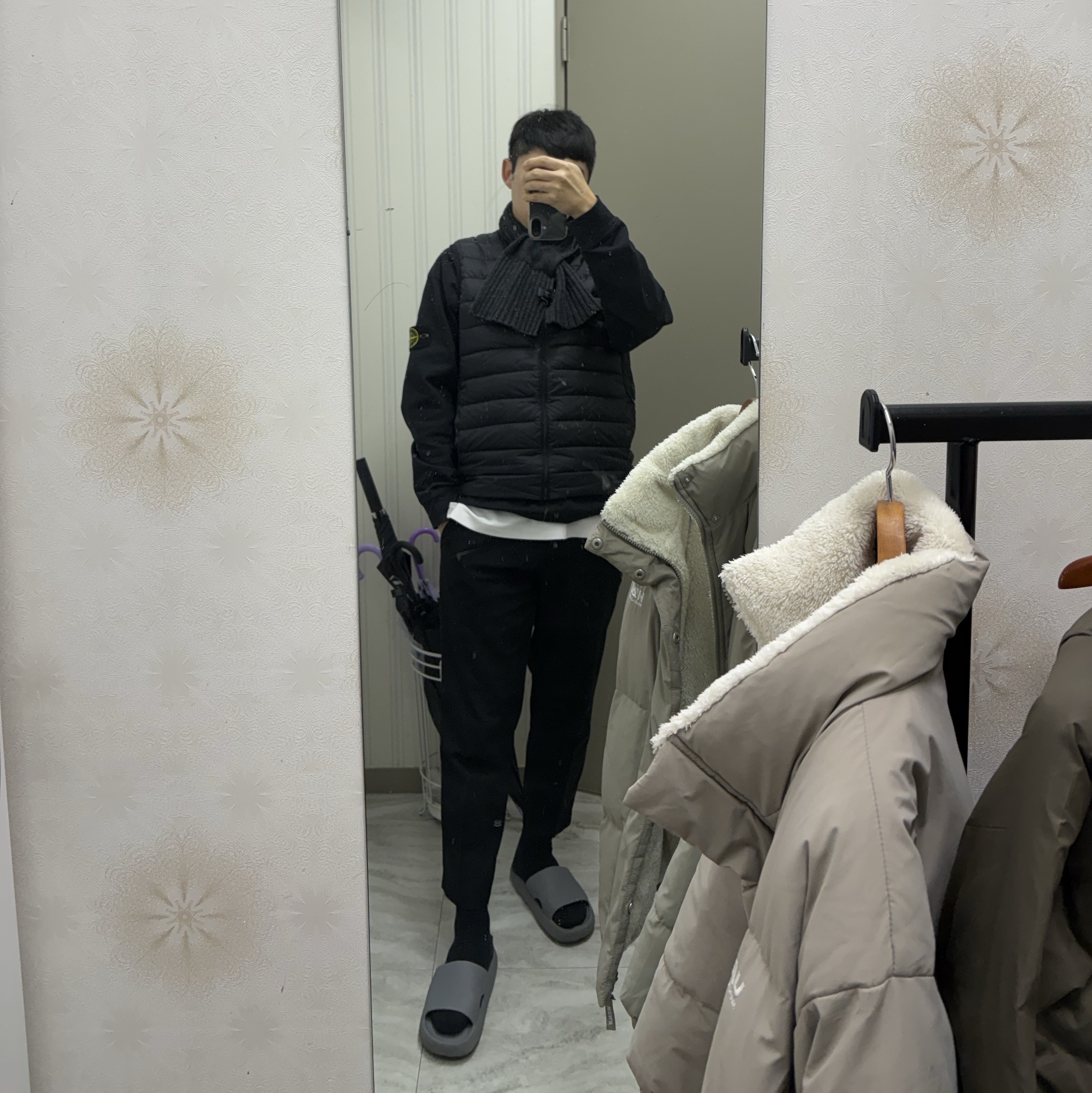 Stone Island 63020 Crewneck Sweatshirt Black - 22FW 착용 스타일