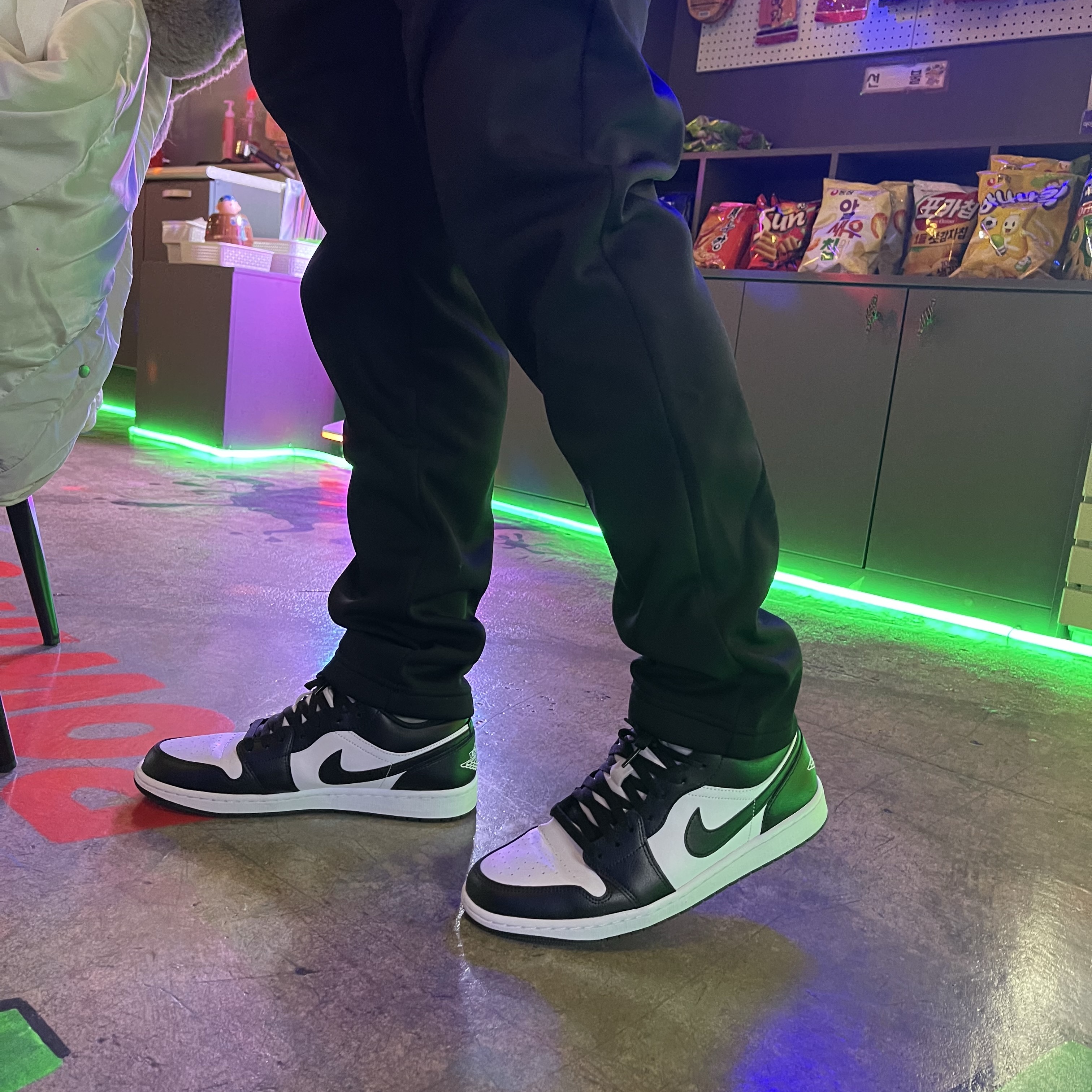 (W) Jordan 1 Low Black and White 착용 스타일 - 1