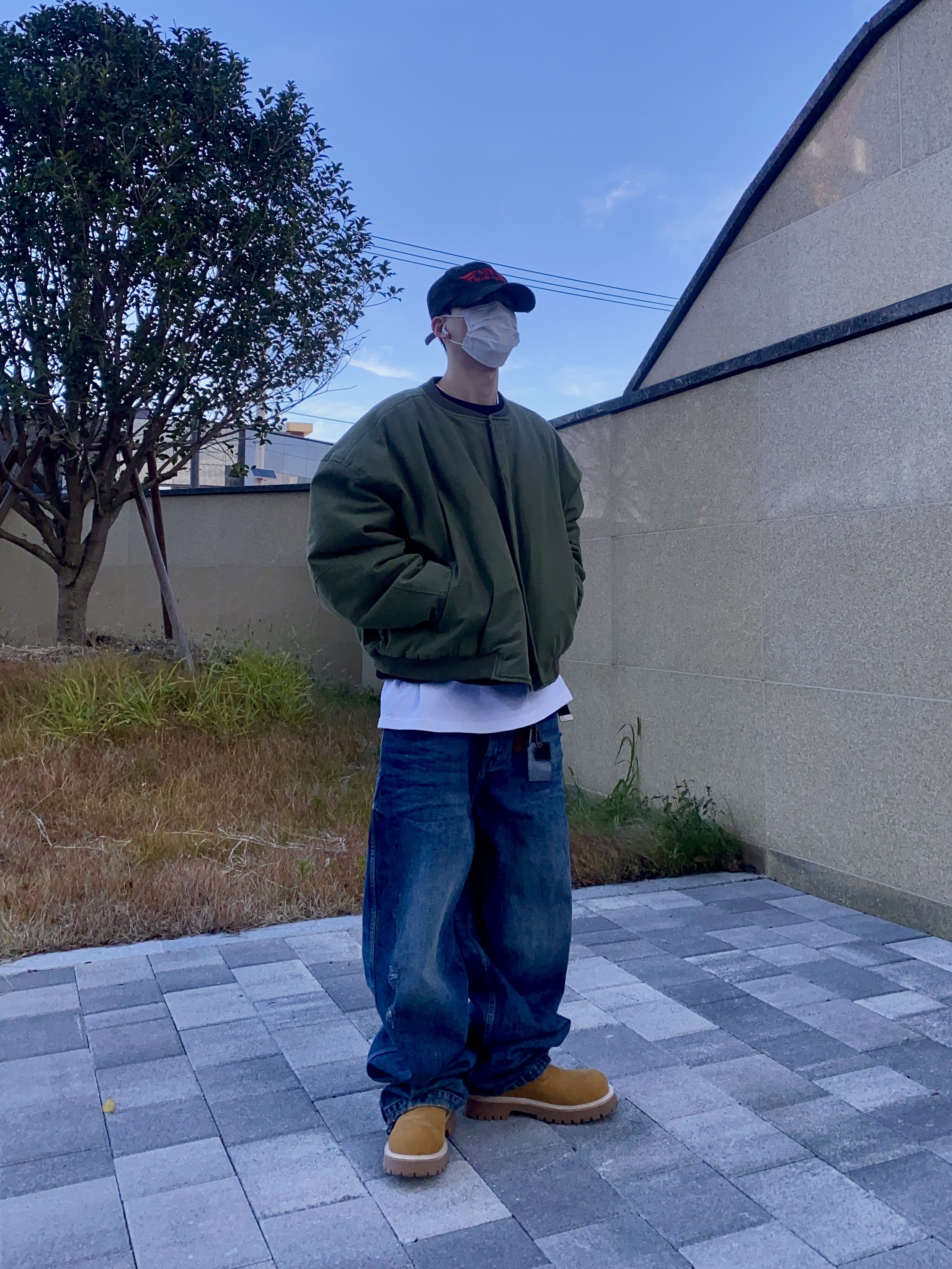 Nonnod Sulfur Dye Serge Bomber Jacket Vintage Khaki, Nonnod Double pocket Japanese Denim Mid Blue 착용 스타일 - 3