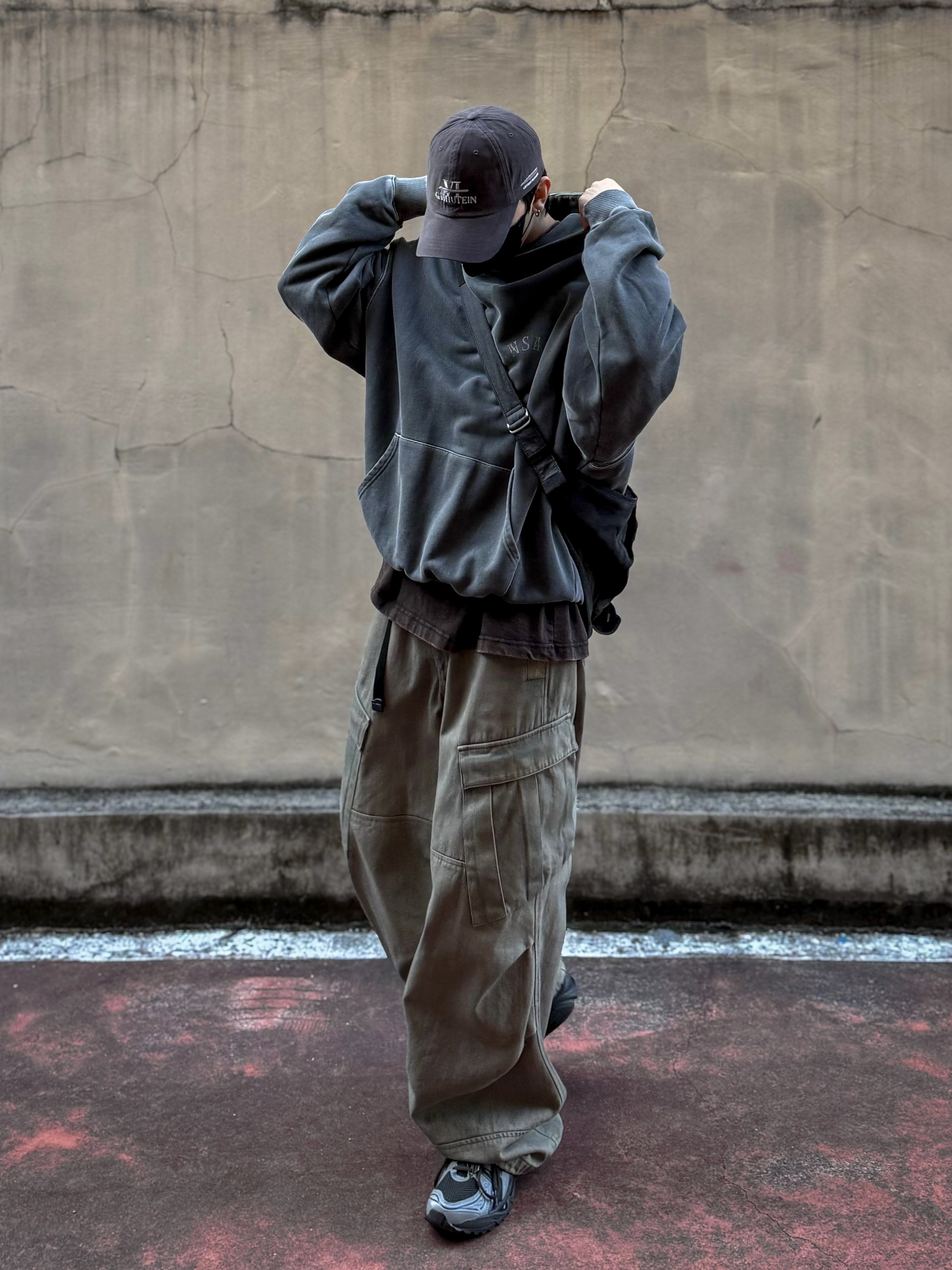 Hatchingroom Mil Pants Washed Olive, Asics x Atmos x Undermycar Gel-Kayano 14 Pepper Black 착용 스타일 - 1