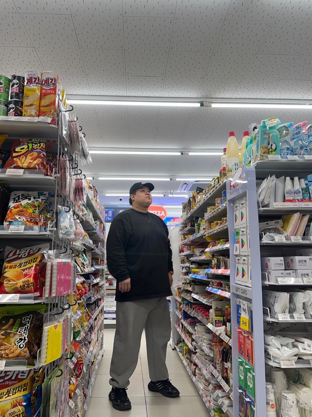Yeezy Gap Engineered By Balenciaga Logo Long Sleeve T-Shirt Black, Nike x Stussy NRG Fleece Pants Dark Grey Heather (DO9340-063) 착용 스타일