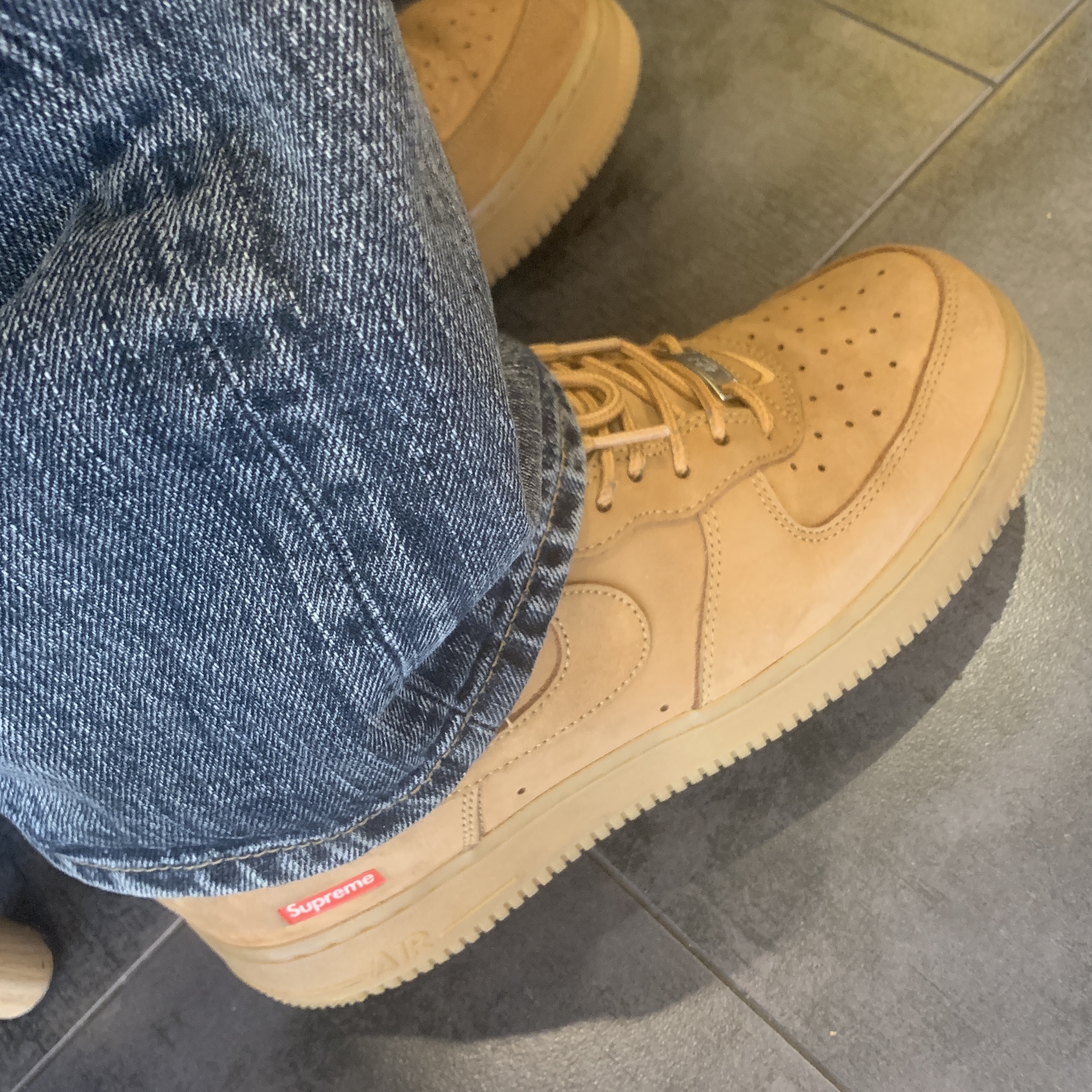 Nike x Supreme Air Force 1 Low Flax 착용 스타일