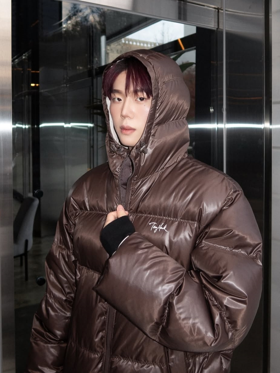 TONY HAWK Balboa Ripstop Hooded Down Short Puffer Brown 착용 스타일 - 1