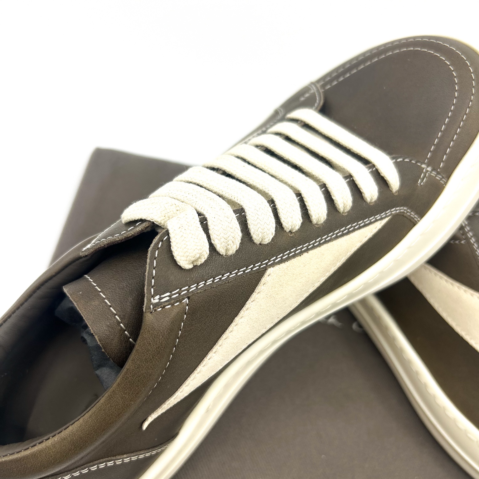 Rick Owens Leather Vintage Sneakers Brown 착용 스타일 - 3