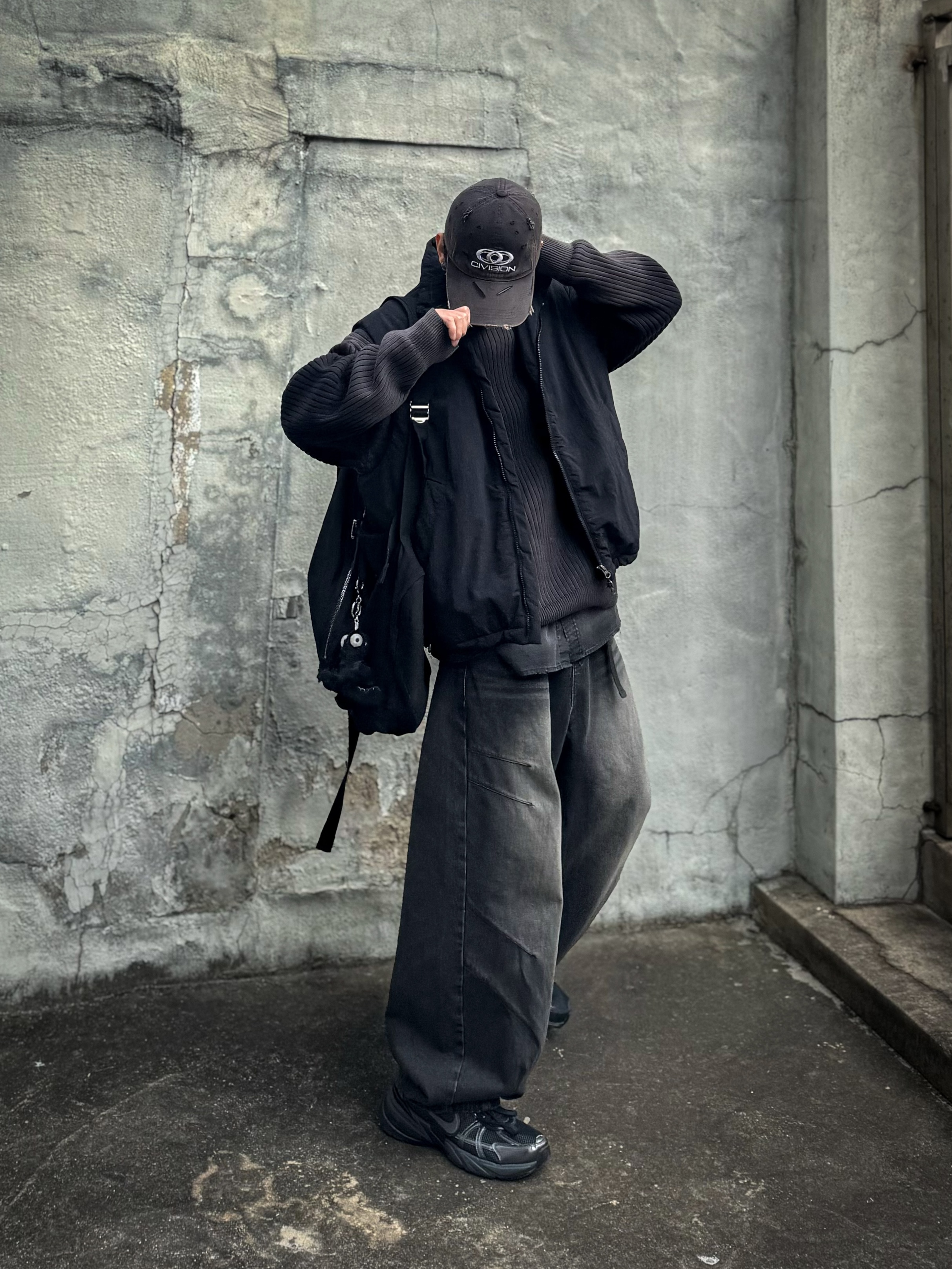 Civision by CSC Vison Destroyed Cap Washed Black, Nike V2K Run Black Anthracite 착용 스타일