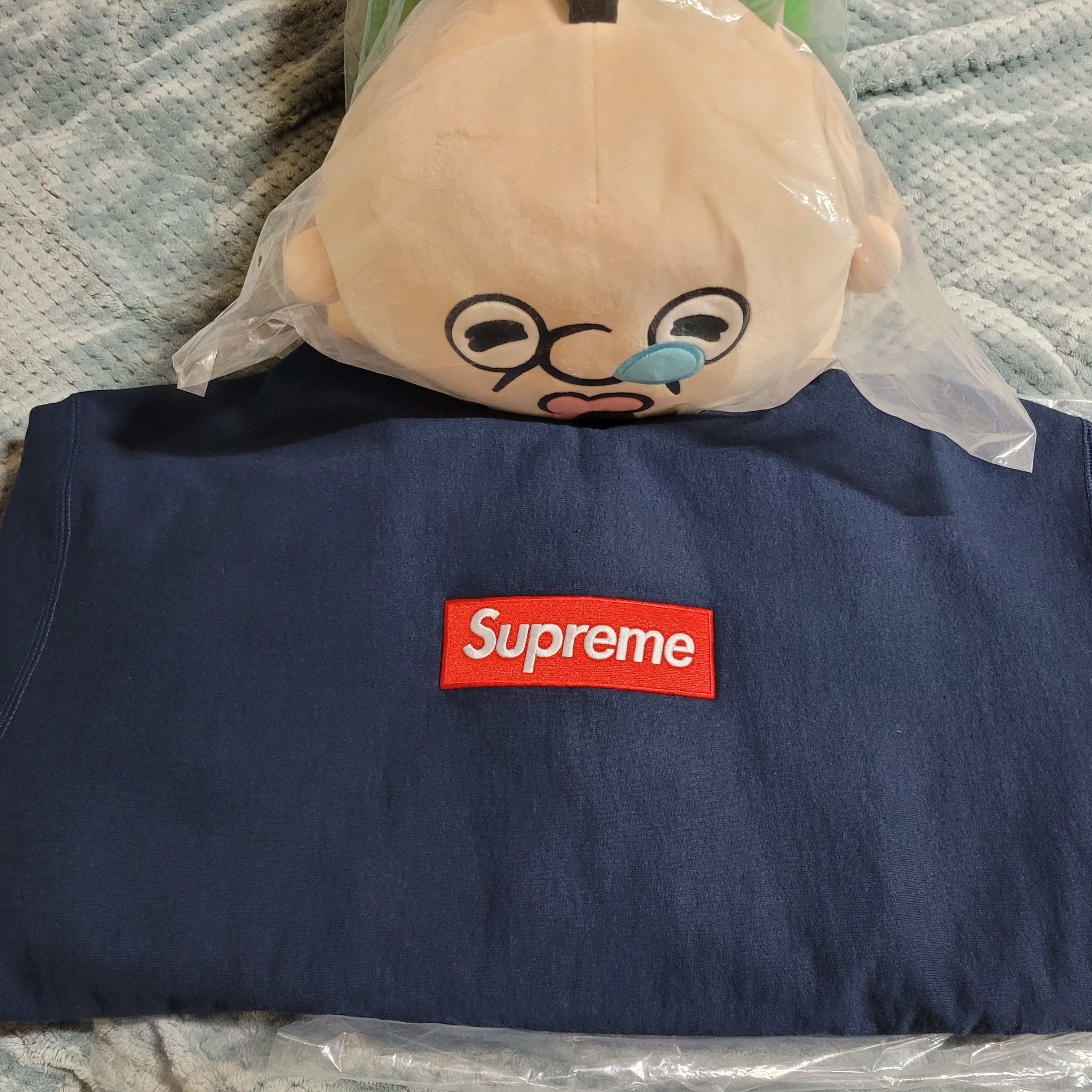 Supreme Box Logo Hooded Sweatshirt Navy - 24FW, Stussy Chenille S Low Pro Cap Black 착용 스타일 - 2