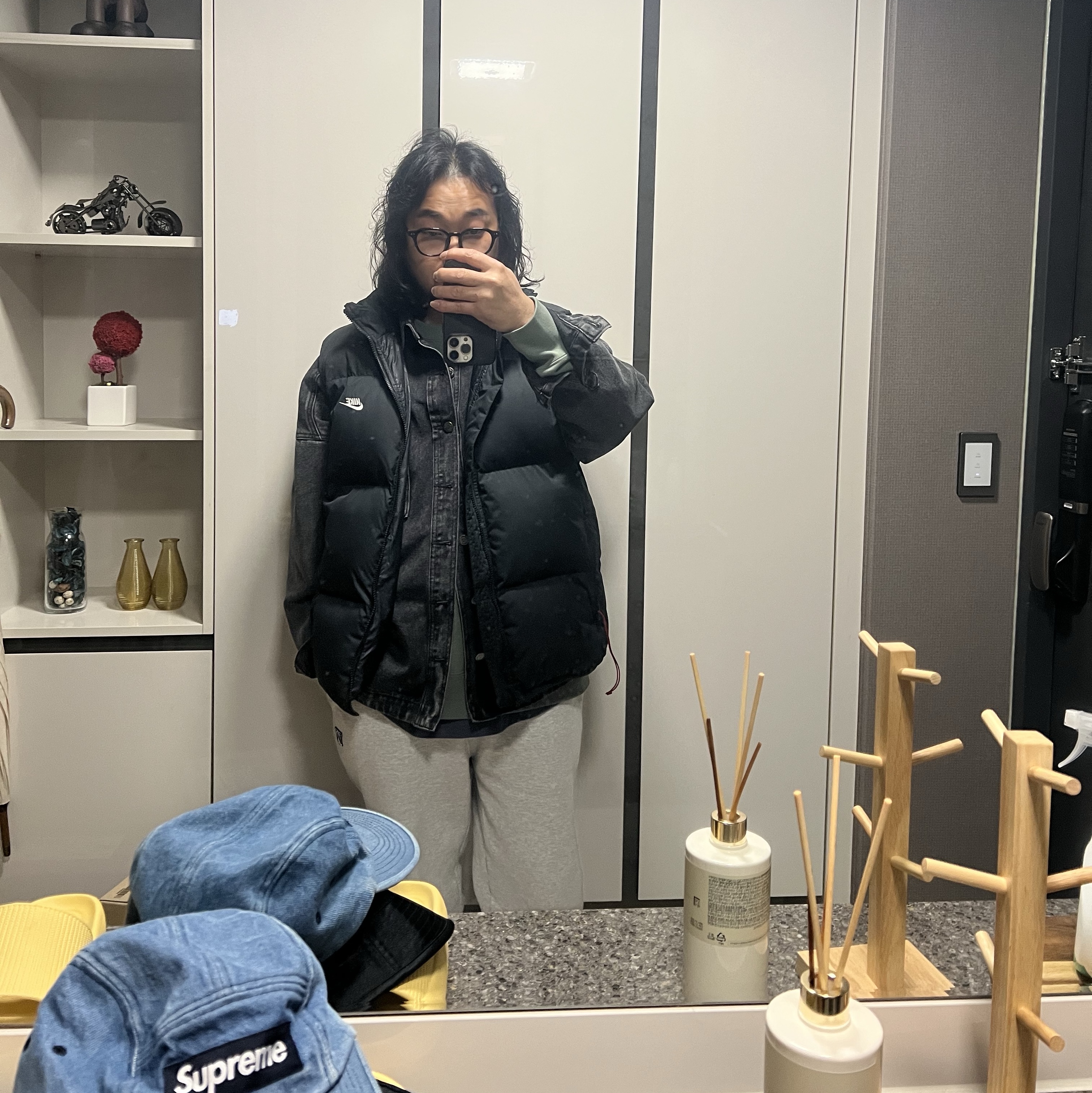 Nike NSW Club Primaloft Water-Repellent Puffer Vest Black - Asia, Supreme Washed Chino Twill Camp Cap Denim - 23FW 착용 스타일