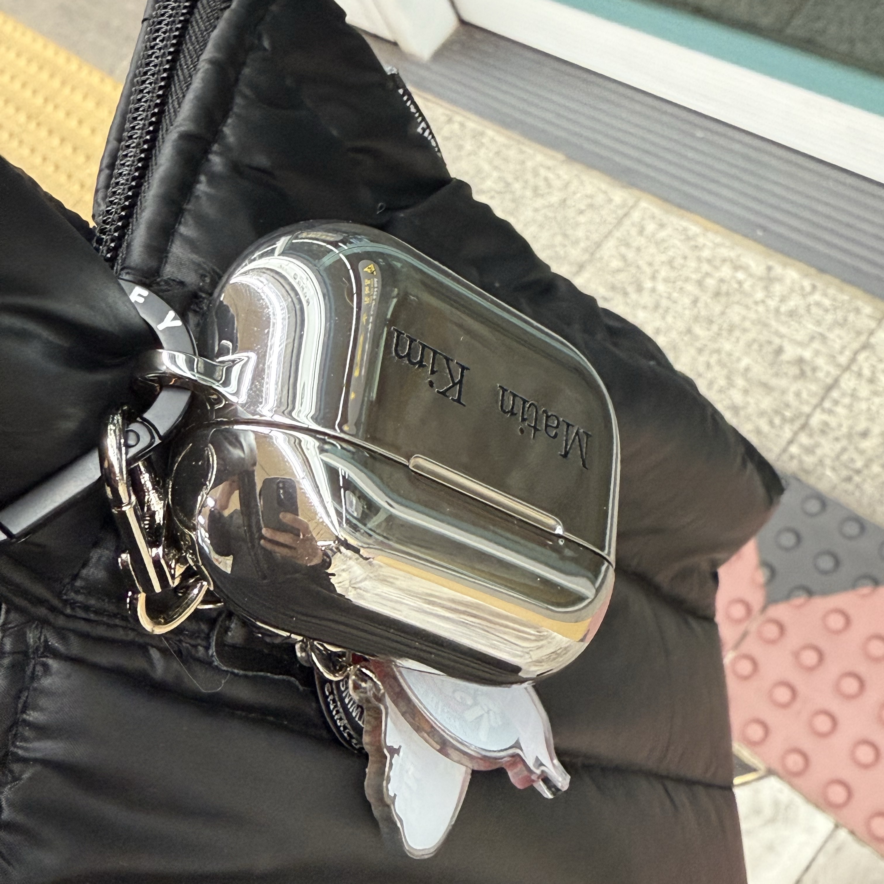 Casetify x Matin Kim iPhone Basic Logo AirPods AirPods Pro 1st/2nd Gen Case Silver 착용 스타일