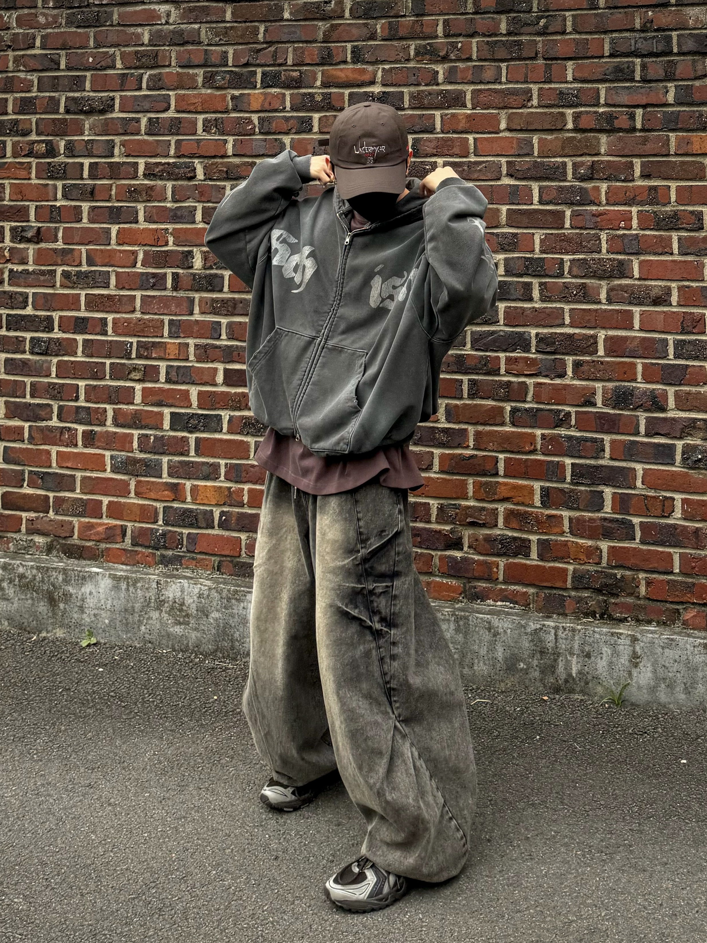 Undermycar POC-173 POC Basic Ball Cap Brown / 173, Asics x Atmos x Undermycar Gel-Kayano 14 Pepper Black 착용 스타일 - 3