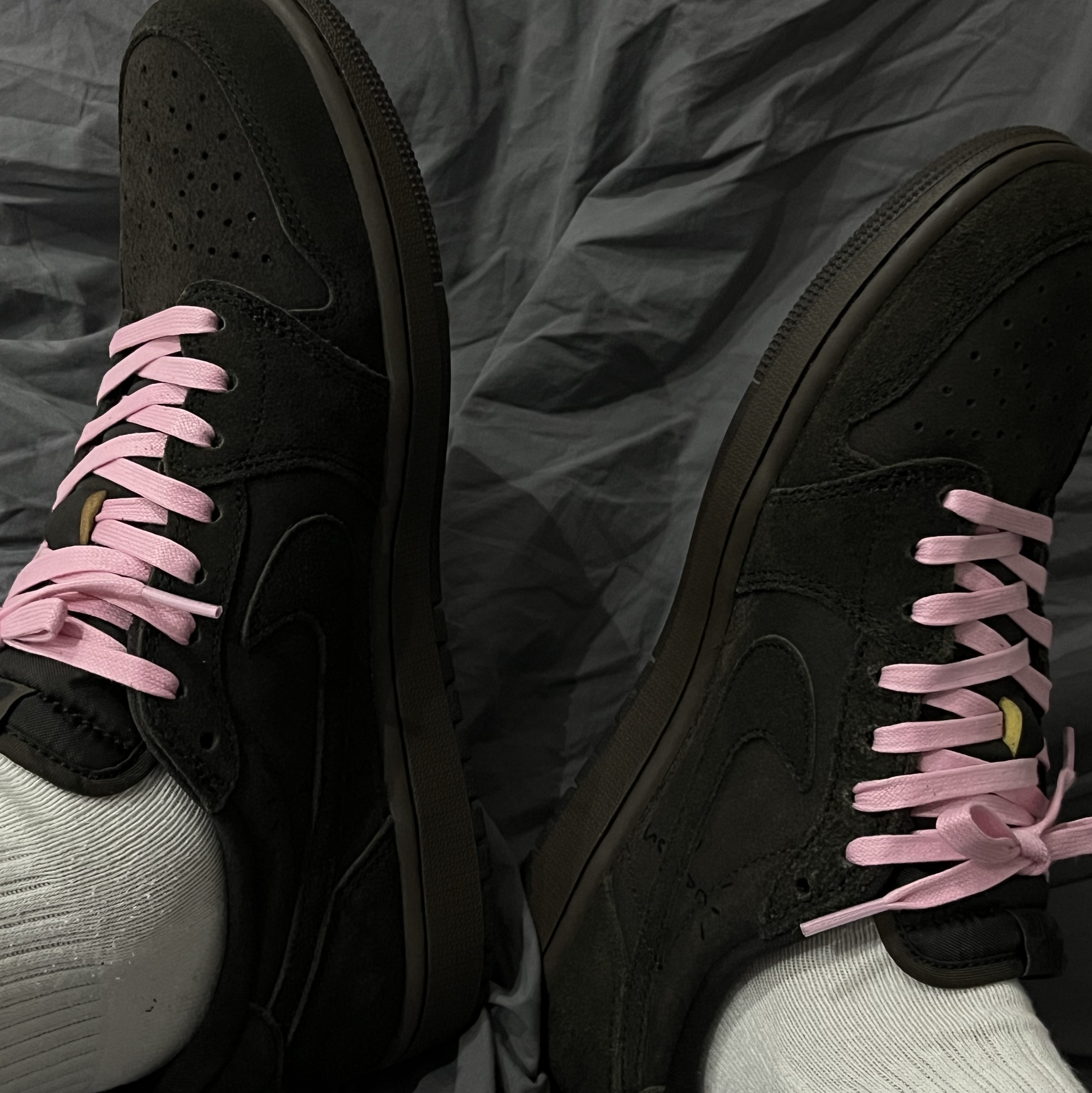 Jordan 1 x Travis Scott Retro Low OG SP Velvet Brown and Dark Mocha 착용 스타일 - 1