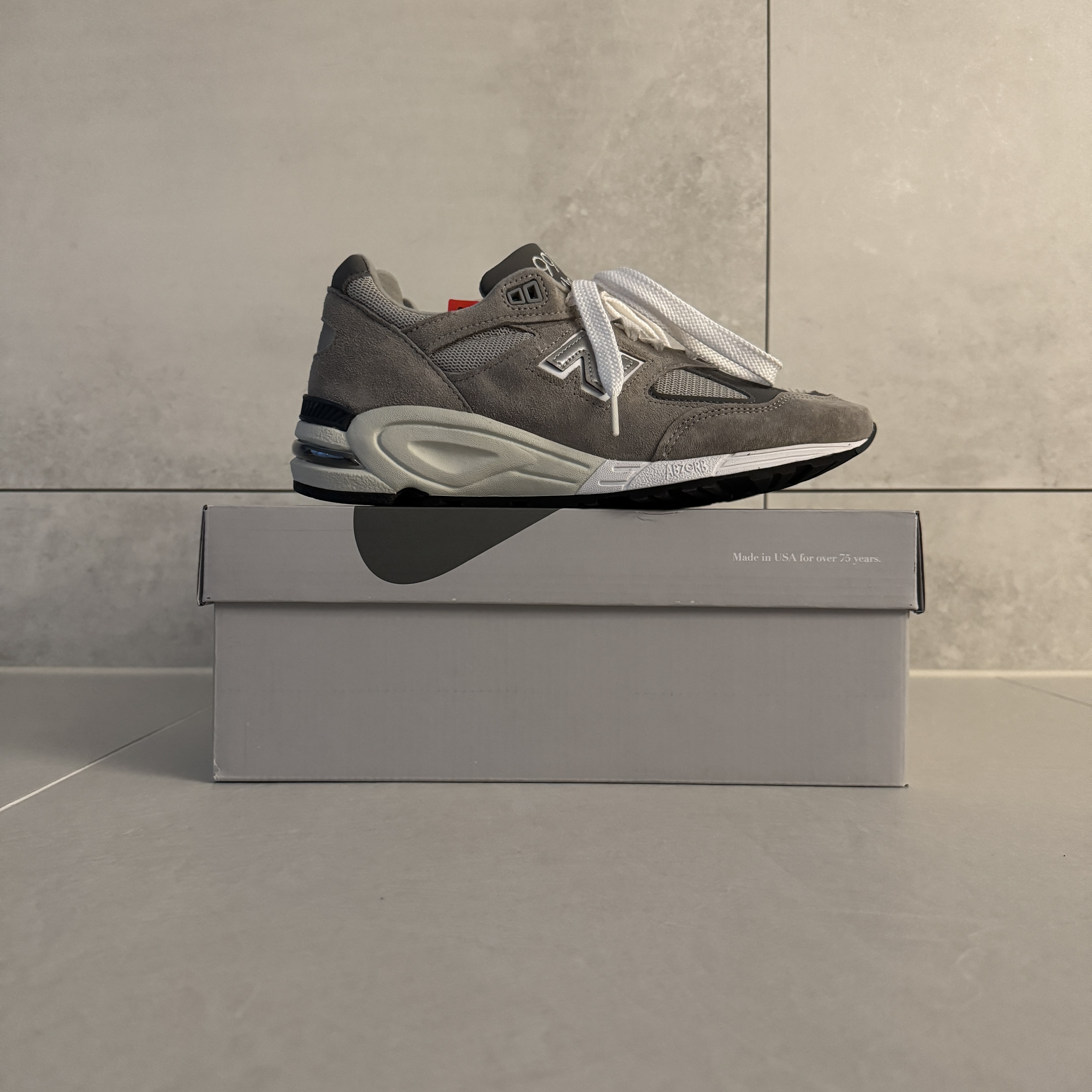 New Balance 990v2 Made in USA Grey 착용 스타일