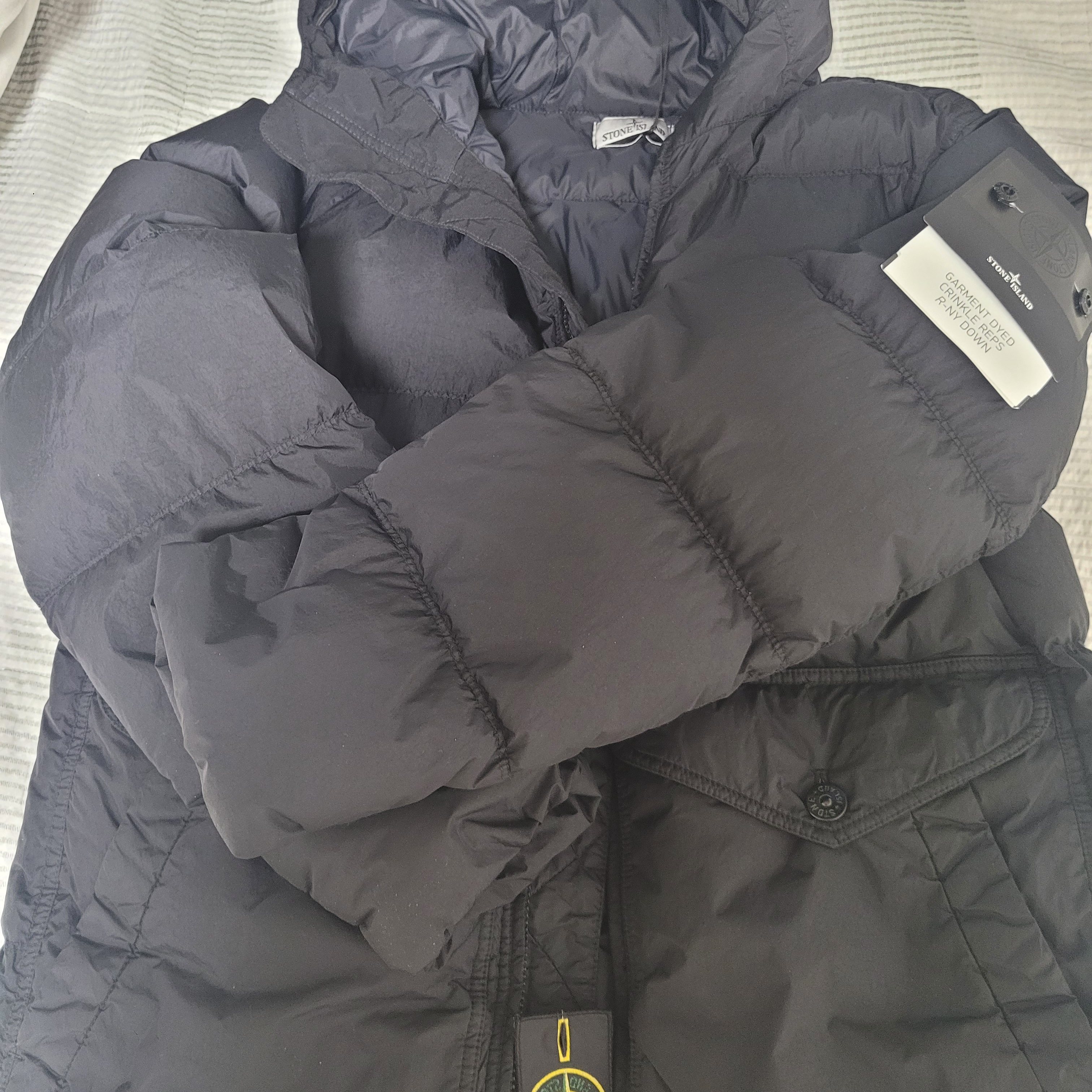 Stone Island 40723 Crinkle Reps Hooded Down Jacket Black - 24FW 착용 스타일