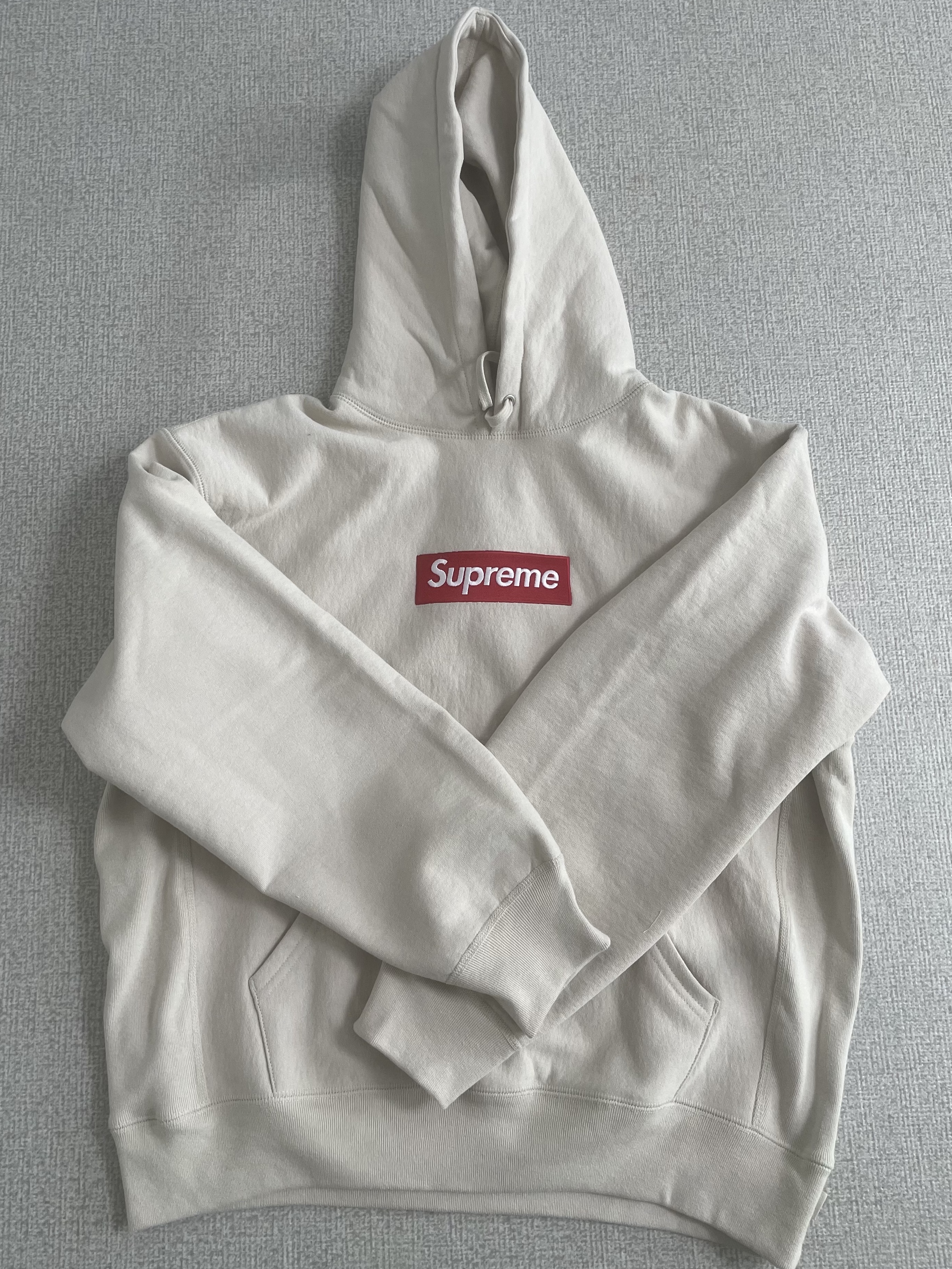 Supreme Box Logo Hooded Sweatshirt Stone - 24FW 착용 스타일