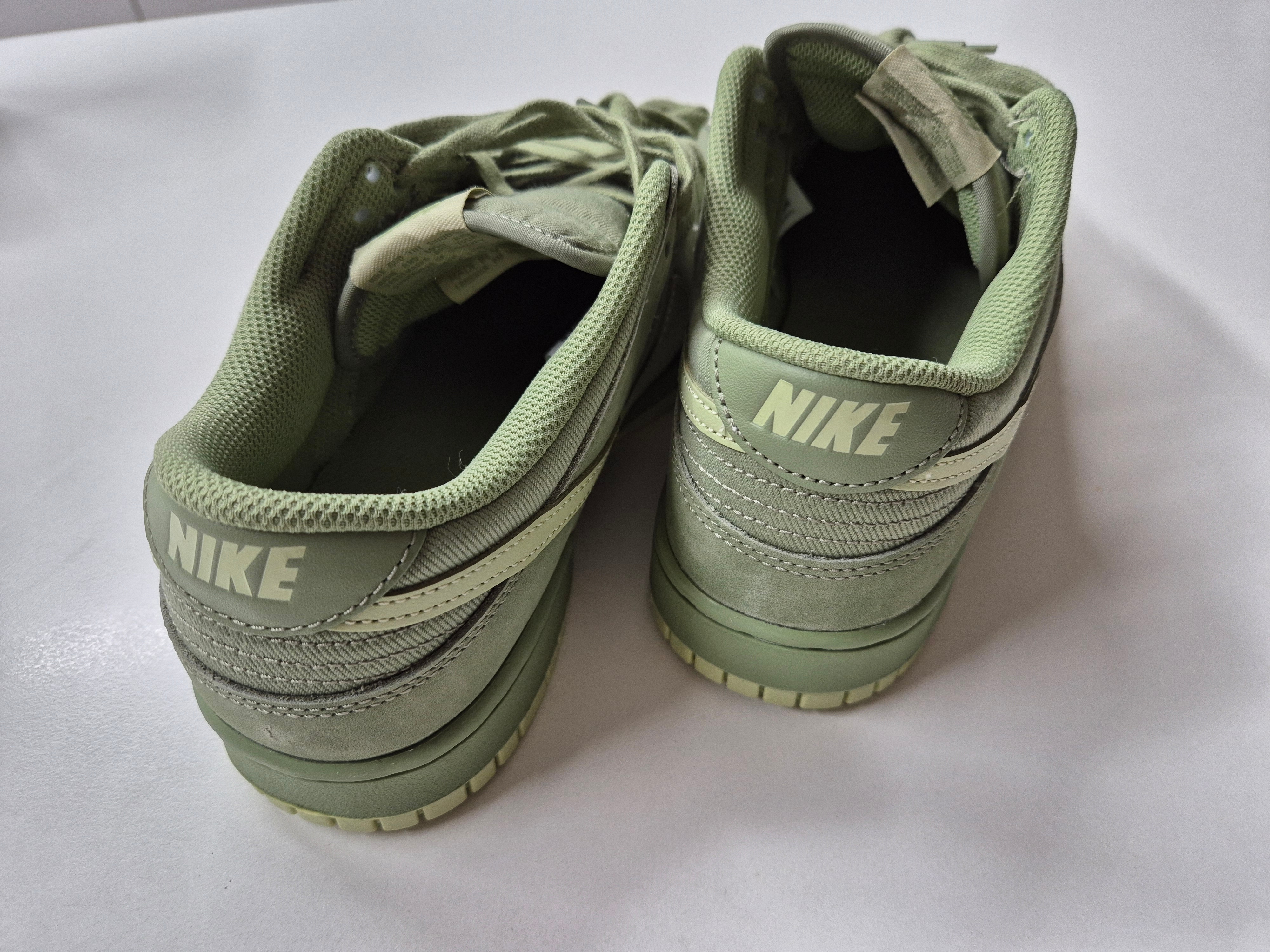 Nike Dunk Low PRM Oil Green 착용 스타일 - 2