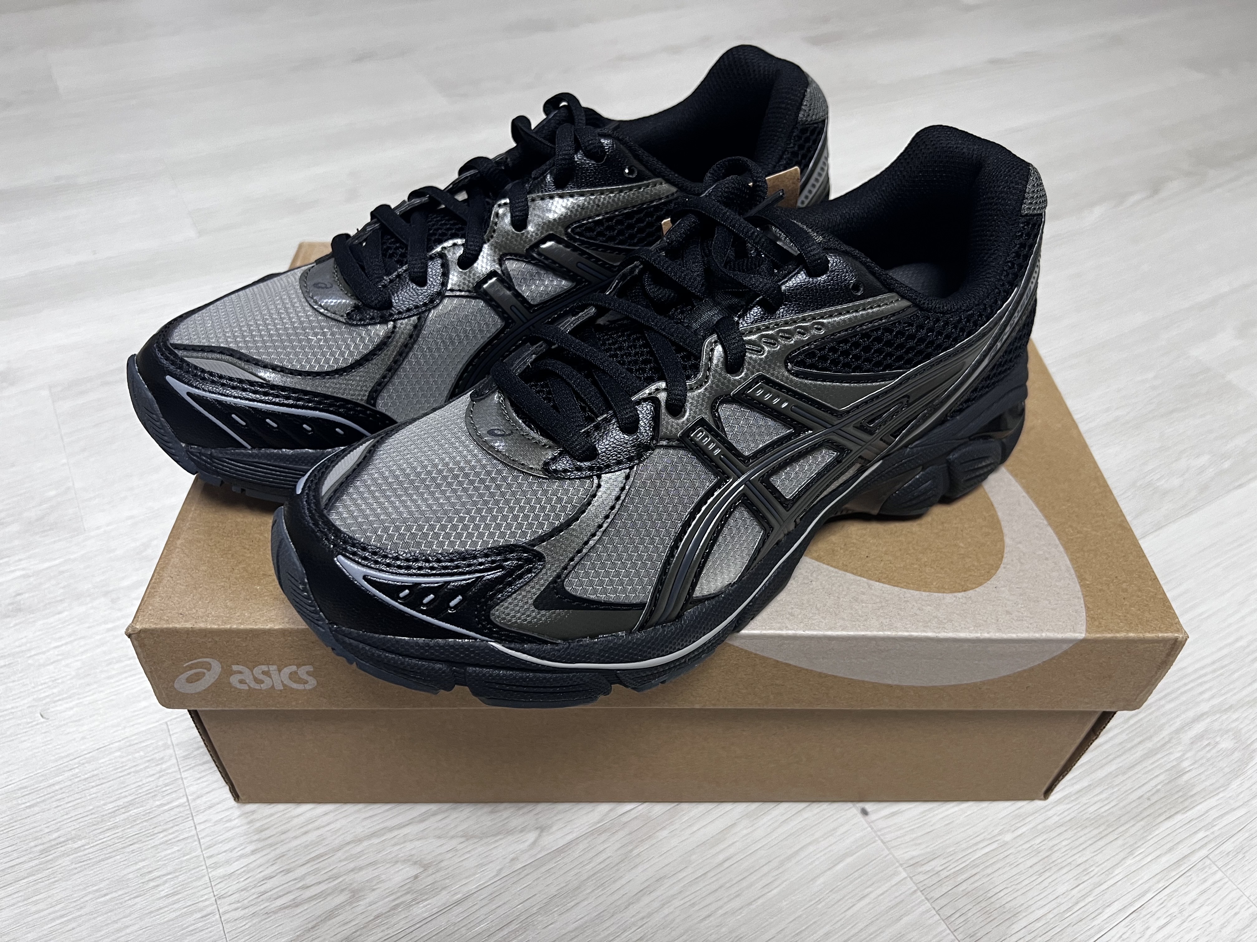 Asics x Above The Clouds GT-2160 Black Gunmetal 착용 스타일