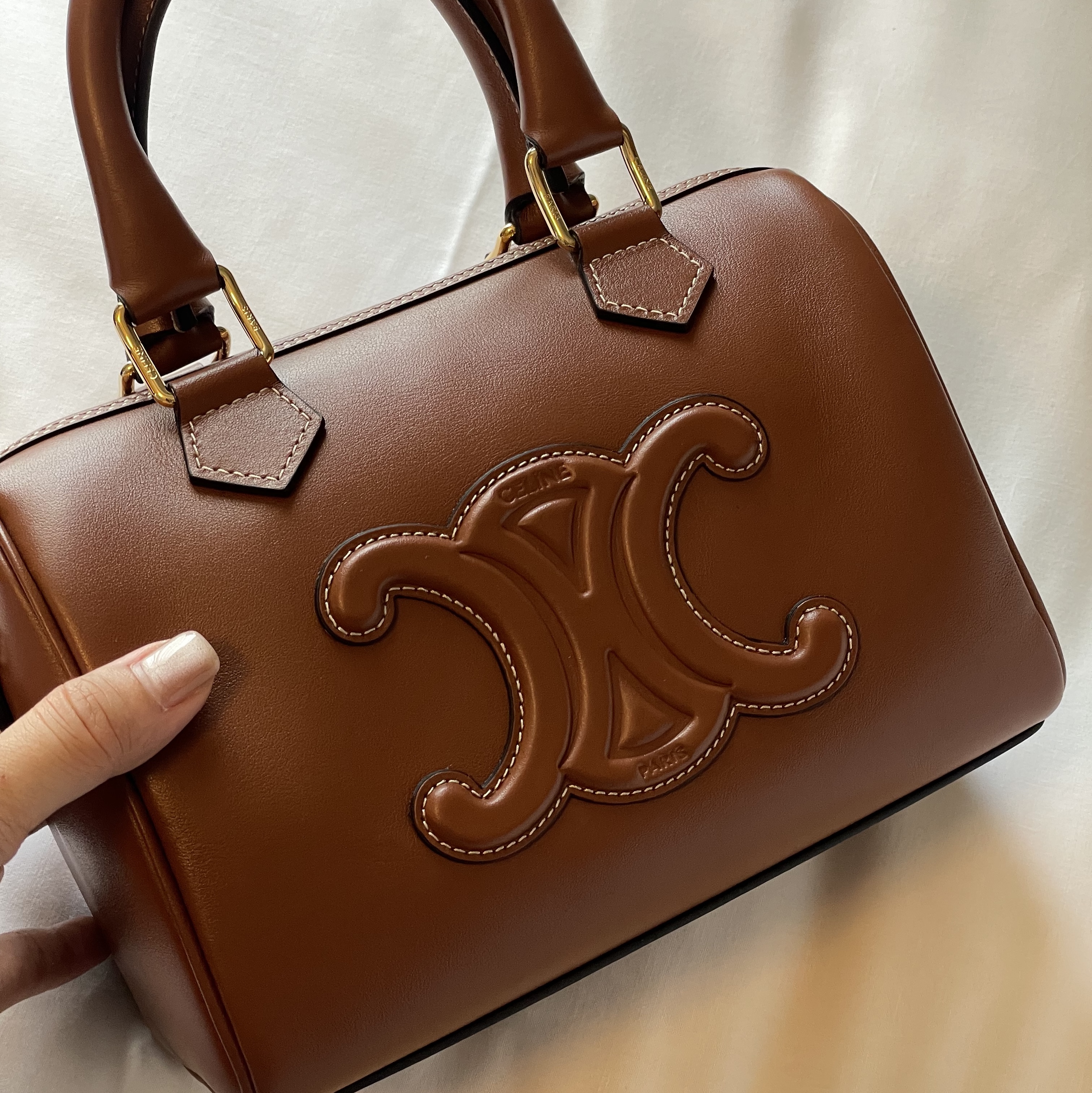 Celine Small Boston Cuir Triomphe in Smooth Calfskin Tan 착용 스타일