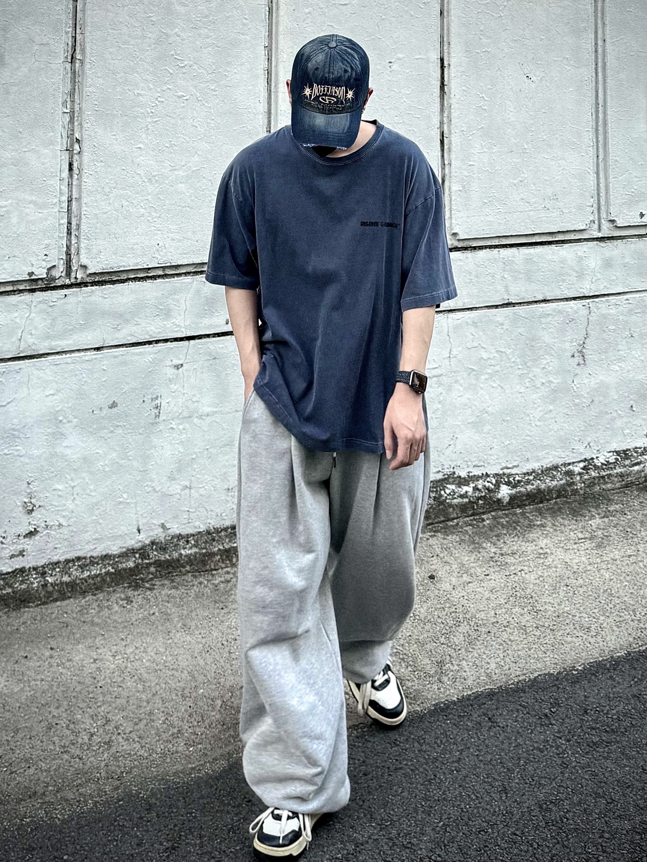 Autry Medalist Low Leather Sneakers Black White 착용 스타일