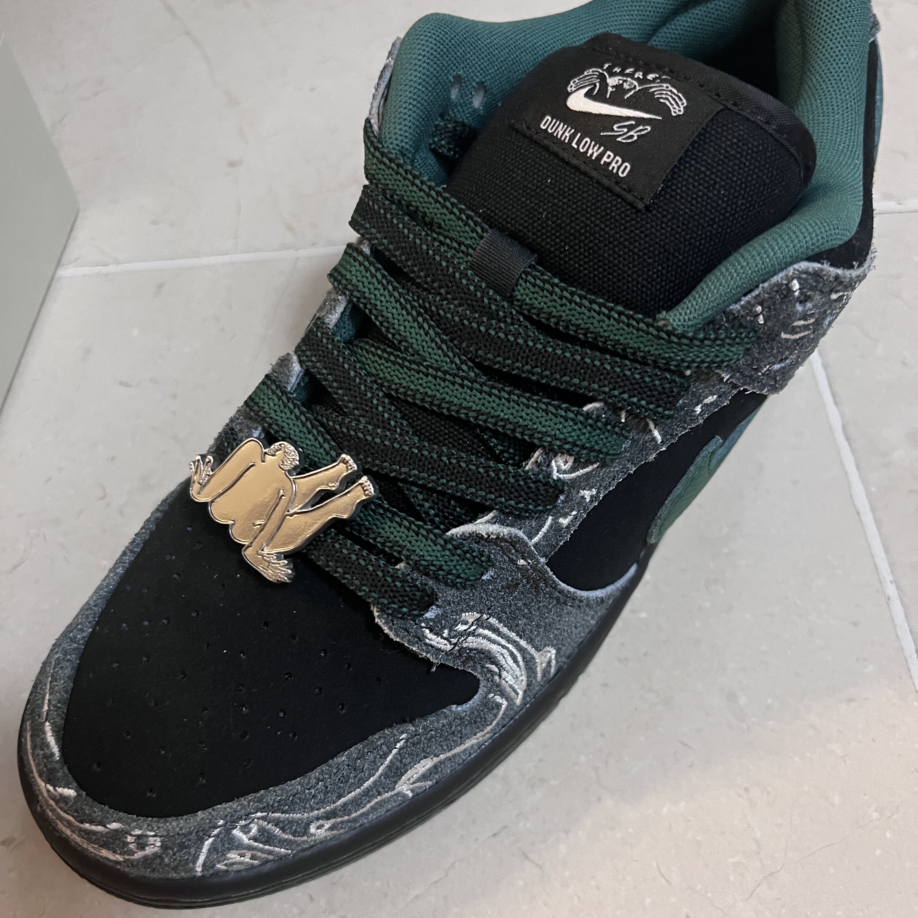 Nike x There SB Dunk Low Pro Anthracite and Gorge Green 착용 스타일