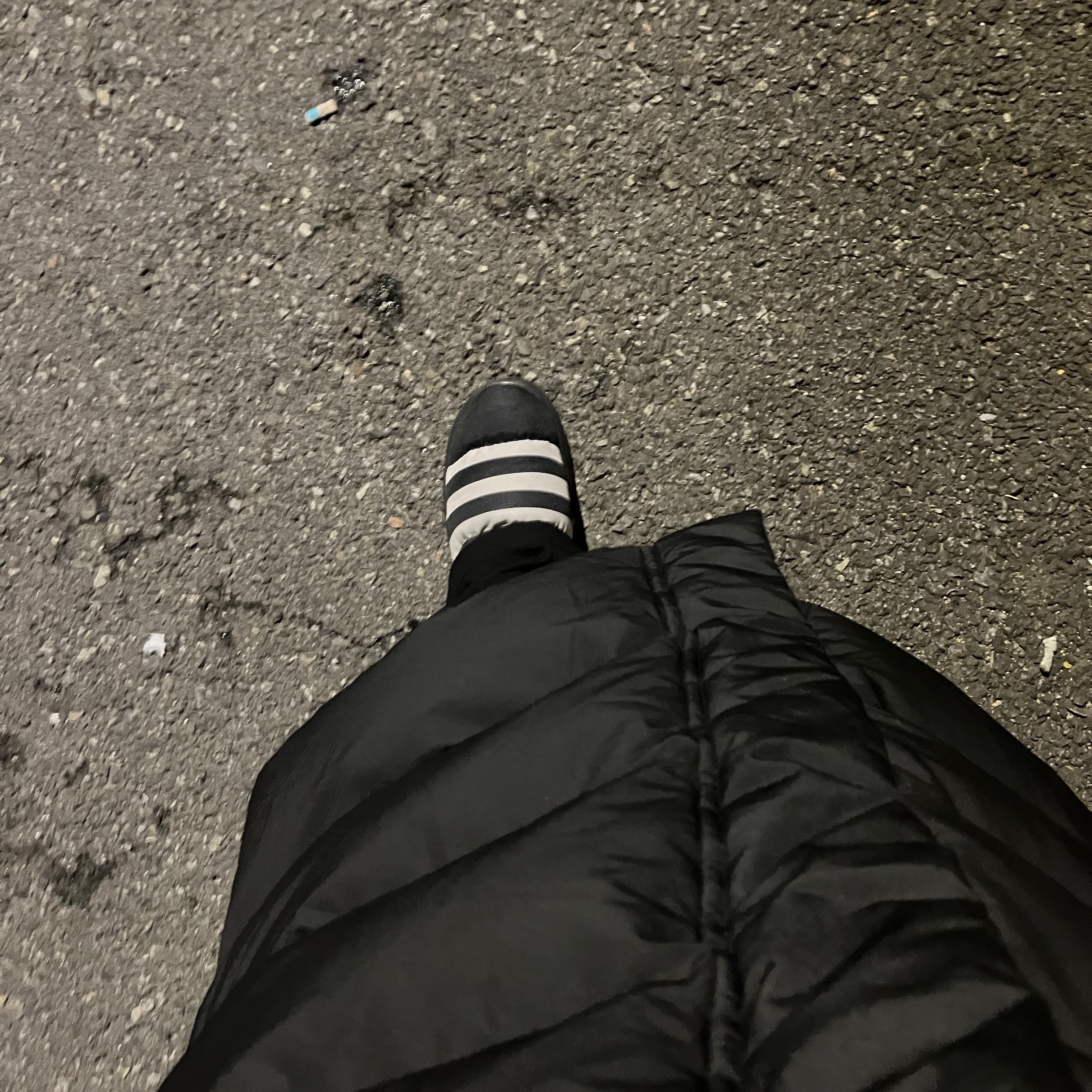 Adidas Puffylette Core Black 착용 스타일