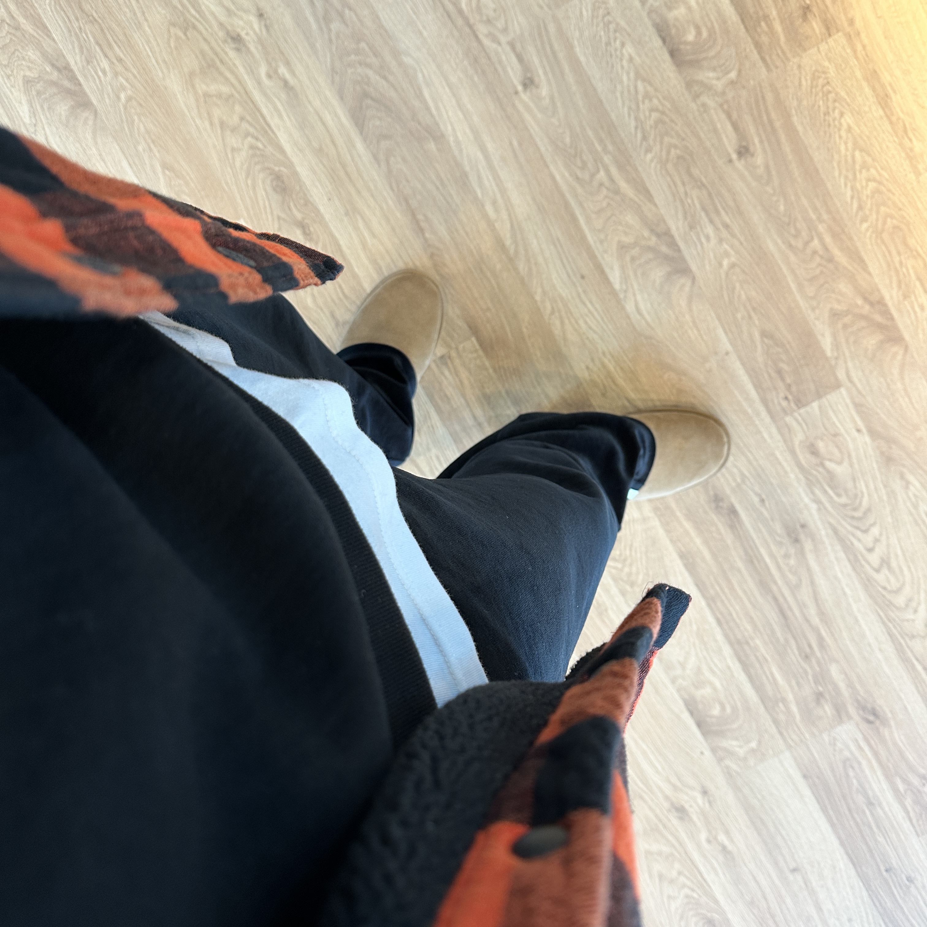 UGG Classic Ultra Mini Chestnut 착용 스타일