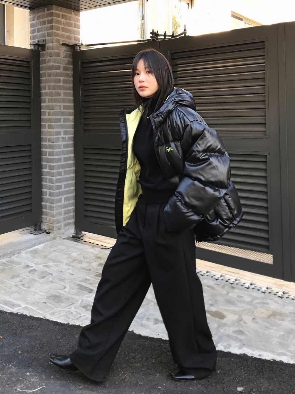 TONY HAWK Balboa Ripstop Hooded Down Short Puffer Black 착용 스타일