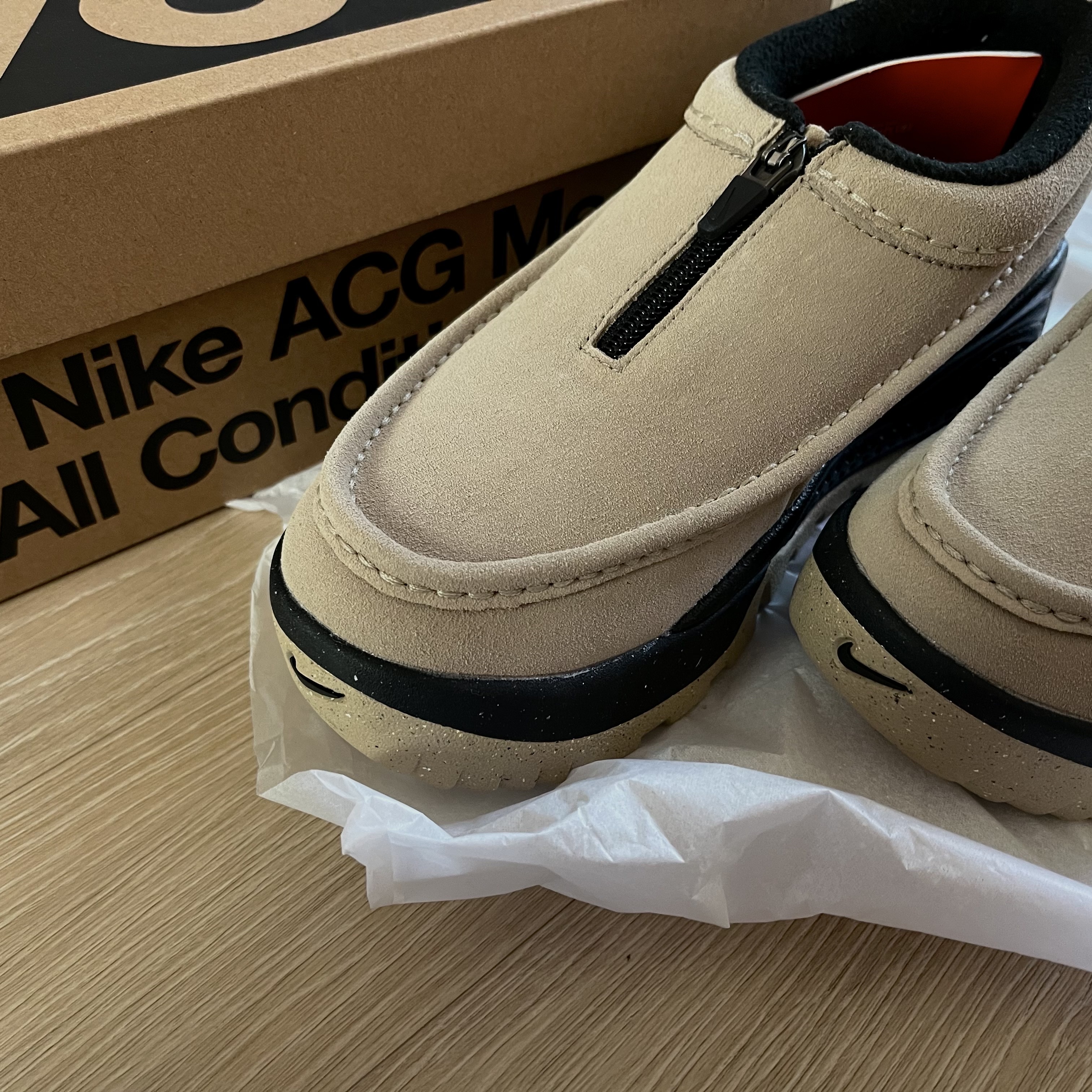 Nike ACG Izy Khaki and Black 착용 스타일