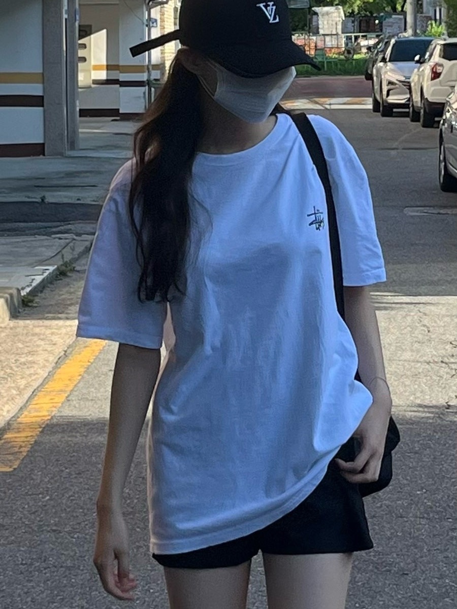 Stussy Stock Seoul T-Shirt White, Jansport Superbreak Backpack Black 착용 스타일 - 2