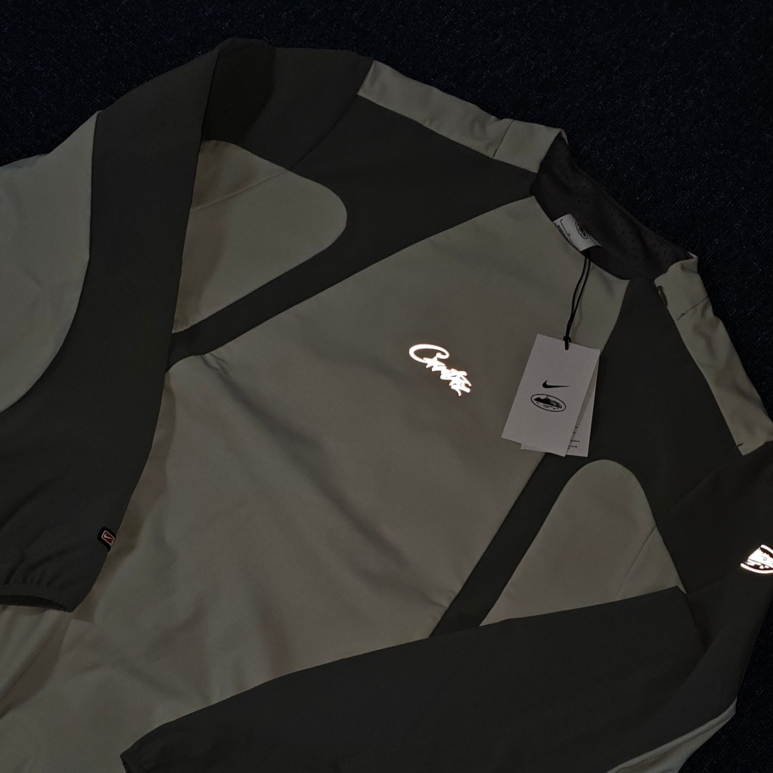 Corteiz x Nike NRG Midlayer Flat Pewter 착용 스타일 - 3