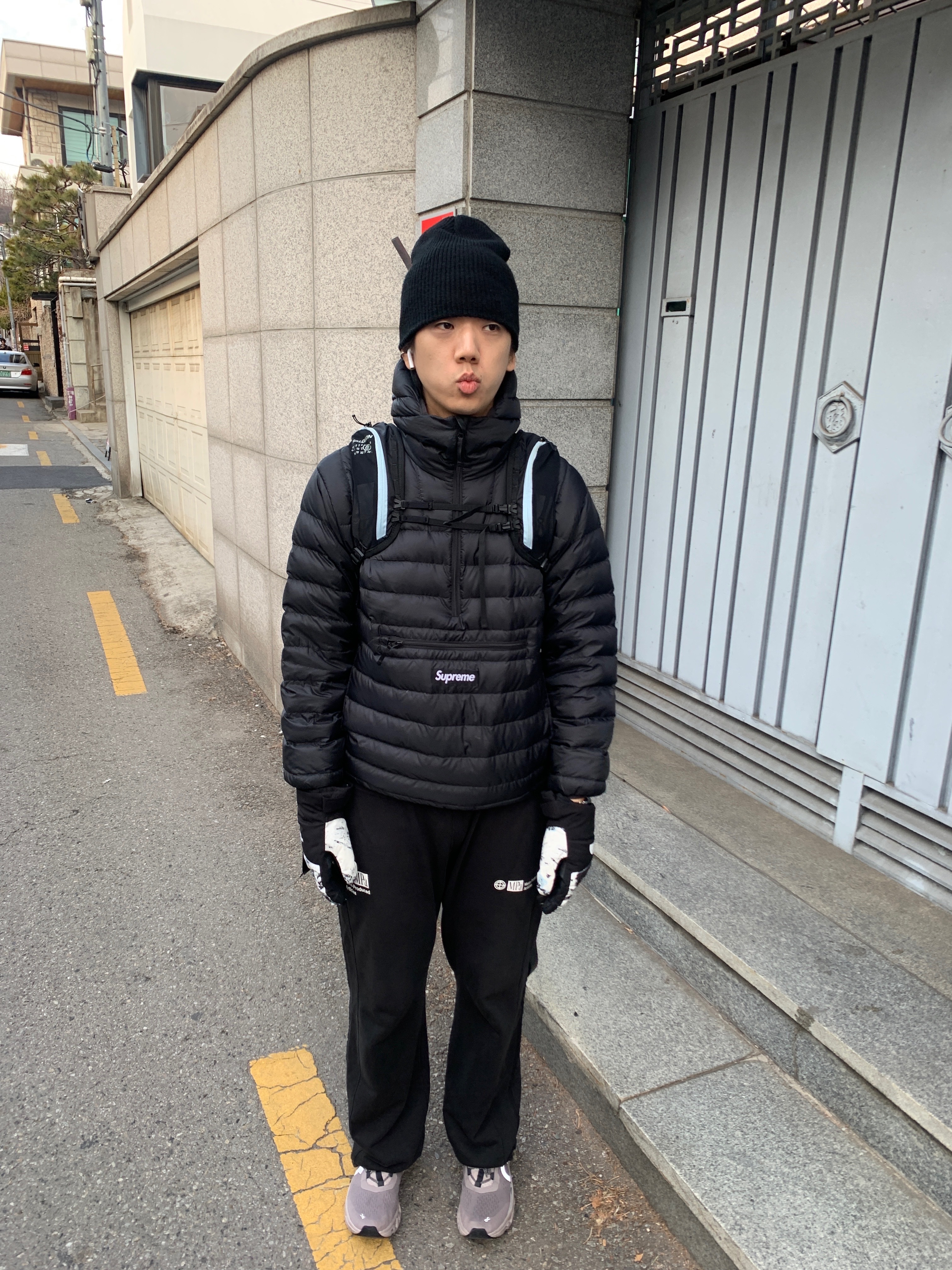 Salomon x MM6 Maison Margiela XT-15 Bordeaux, Supreme Micro Down Half Zip Hooded Pullover Black - 24FW 착용 스타일 - 4