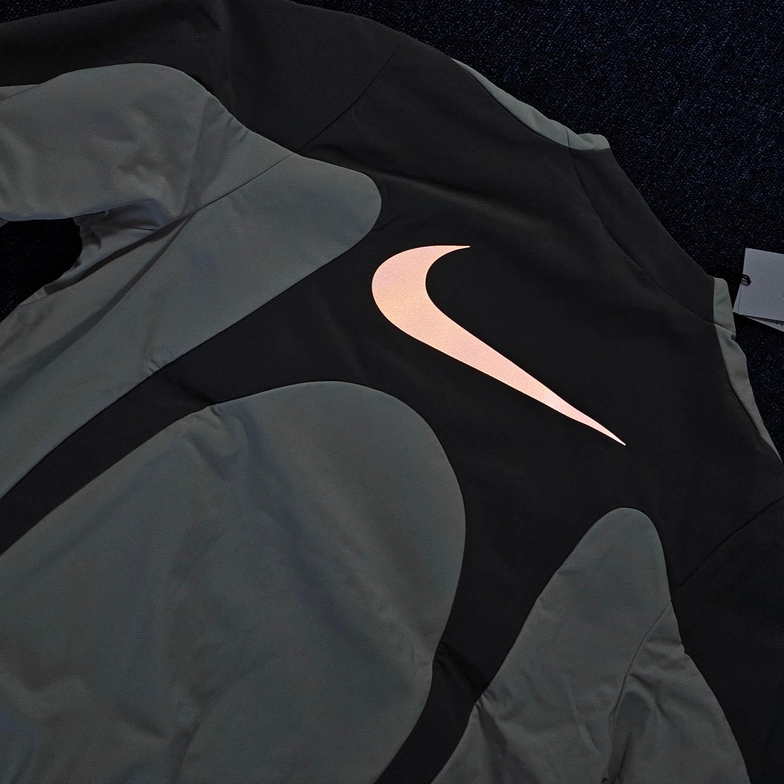 Corteiz x Nike NRG Midlayer Flat Pewter 착용 스타일 - 4