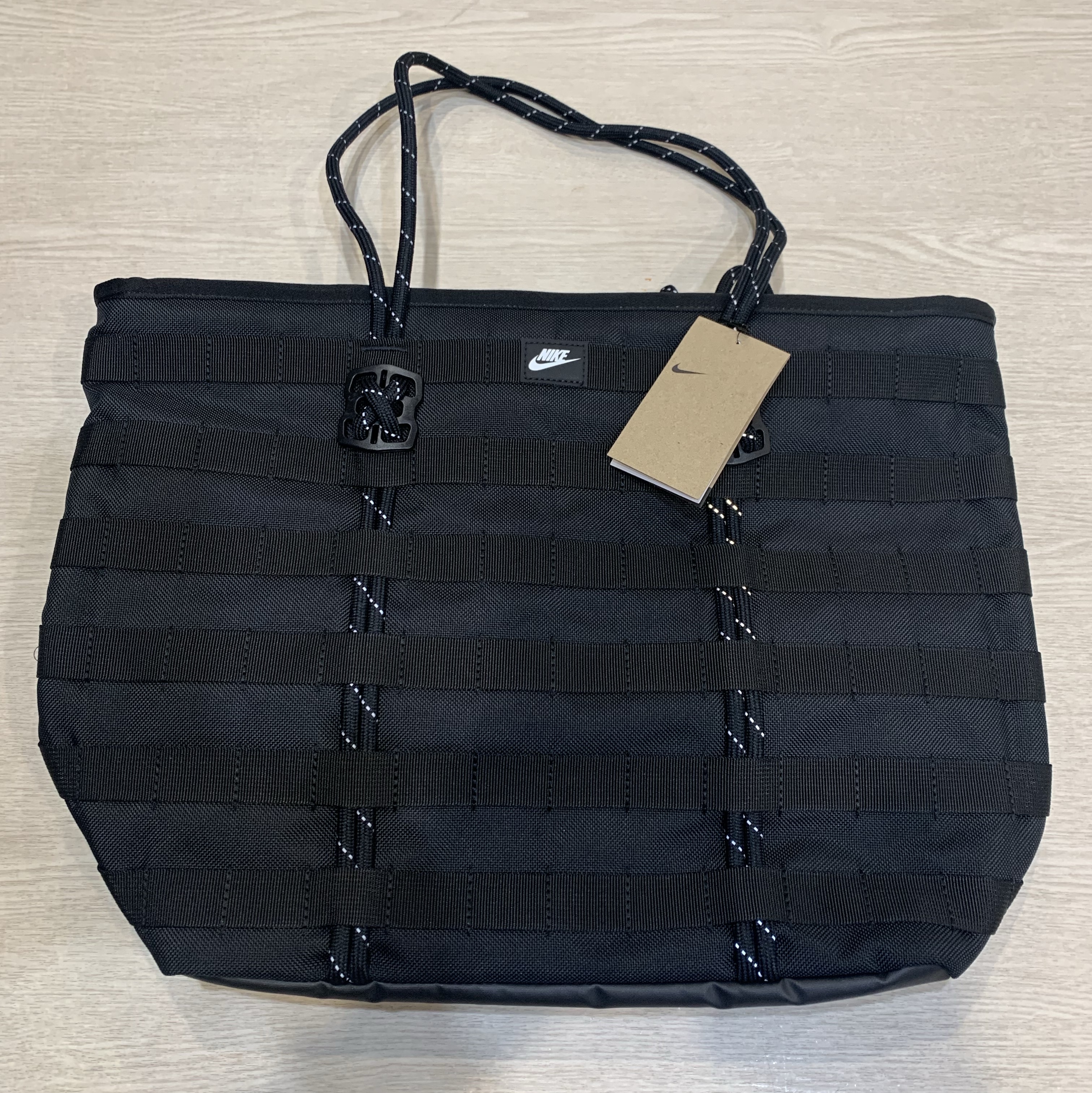 Nike NSW RPM Tote 26L Black 착용 스타일