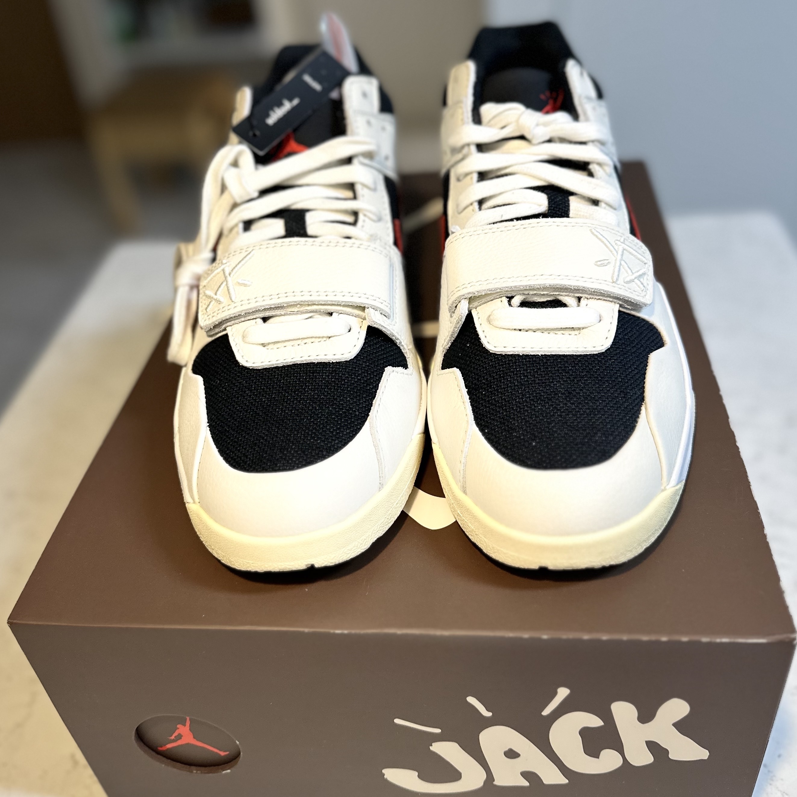 Jordan x Travis Scott Jumpman Jack TR University Red 착용 스타일 - 5