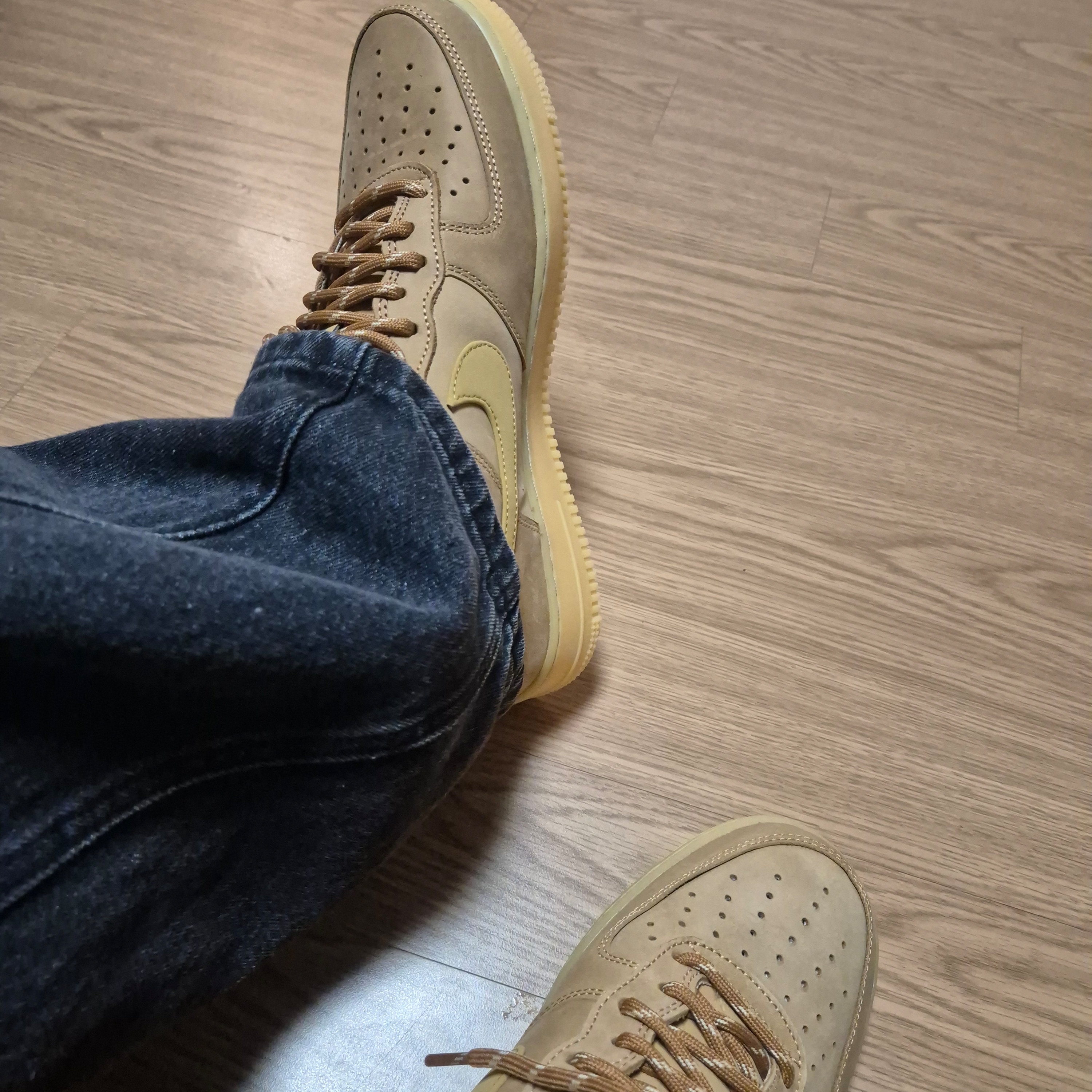 Nike Air Force 1 '07 WB Flax 착용 스타일