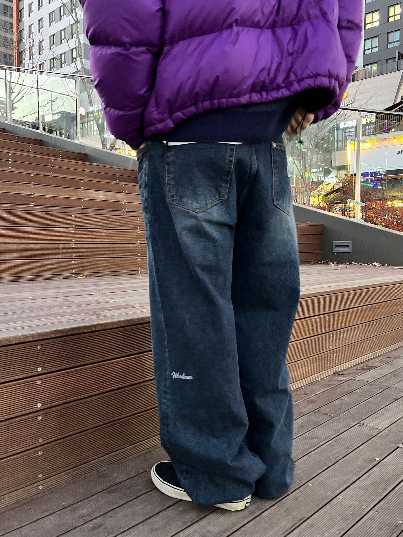 The North Face 1996 Eco Nuptse Jacket Purple, Vans Sk8-Hi Black White 착용 스타일 - 4