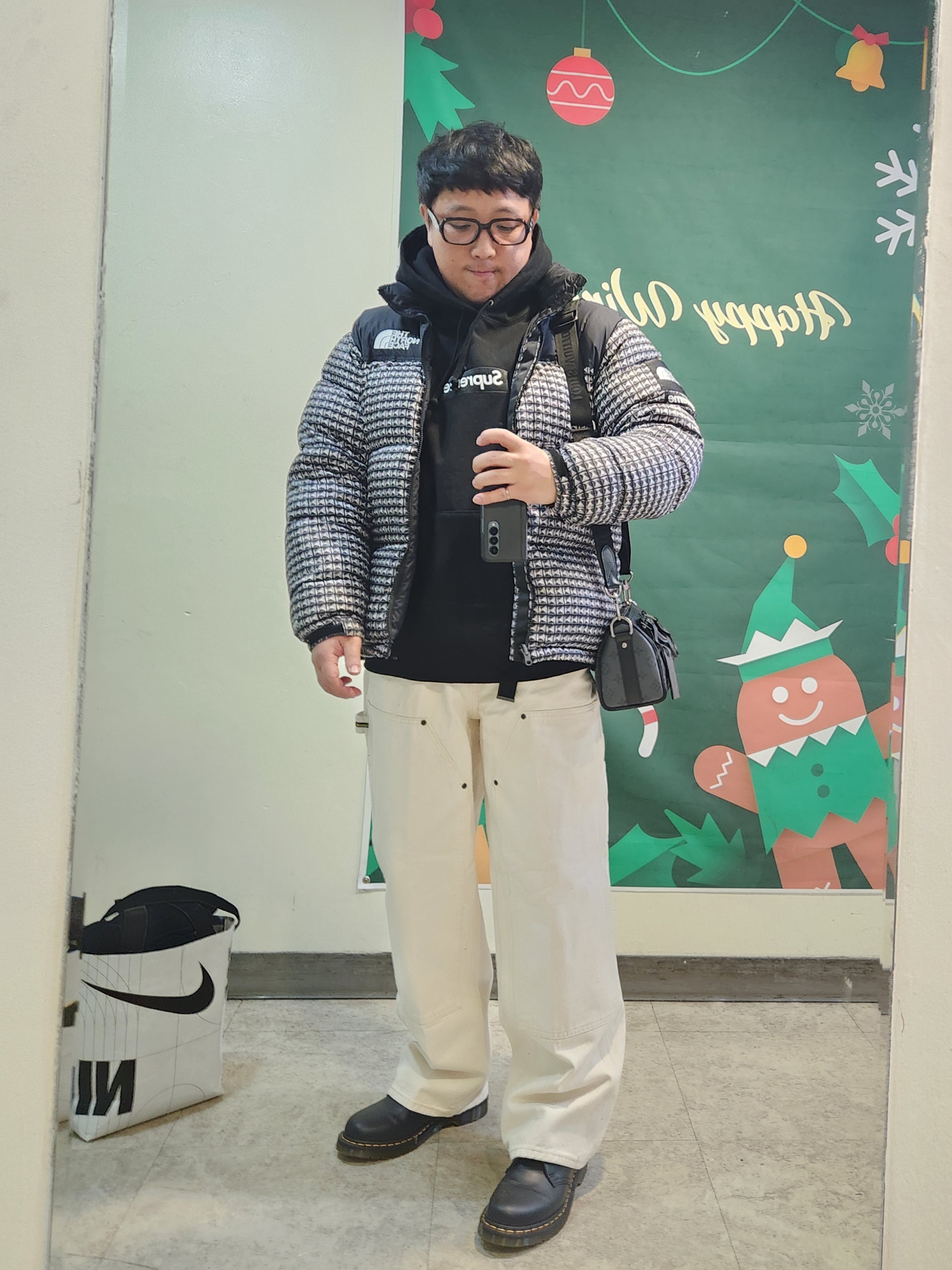 Supreme Double Knee Painter Pant Natural - 24FW, Supreme Box Logo Hooded Sweatshirt Black - 24FW 착용 스타일